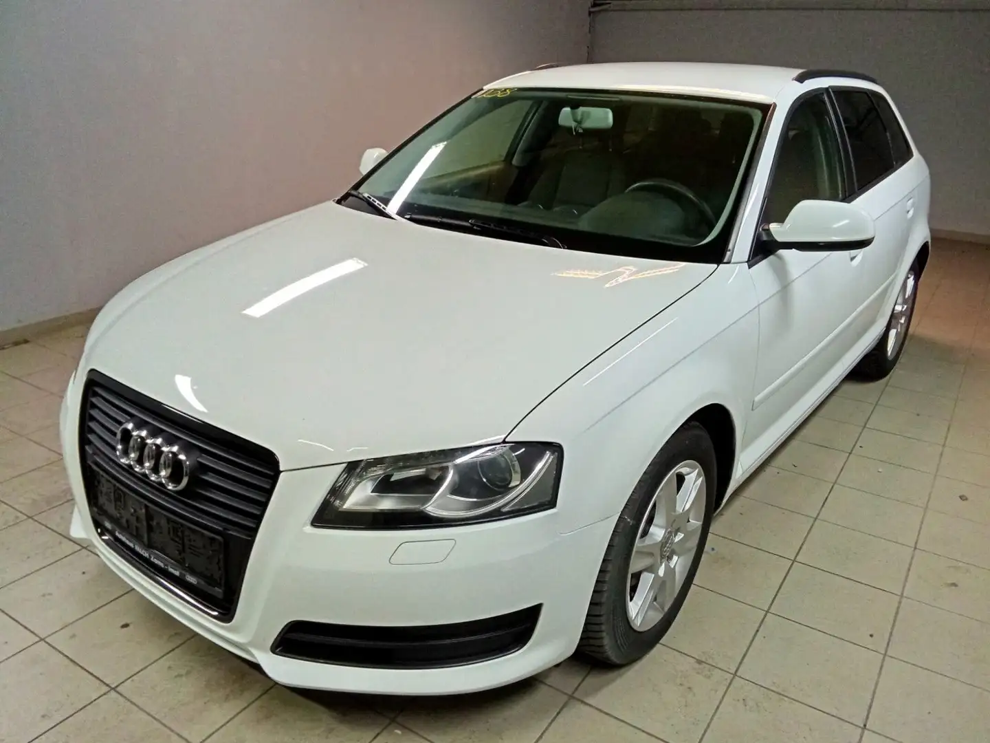 Audi A3 Sportback 1.6 TDI Attraction Kein Tüv Wit - 1