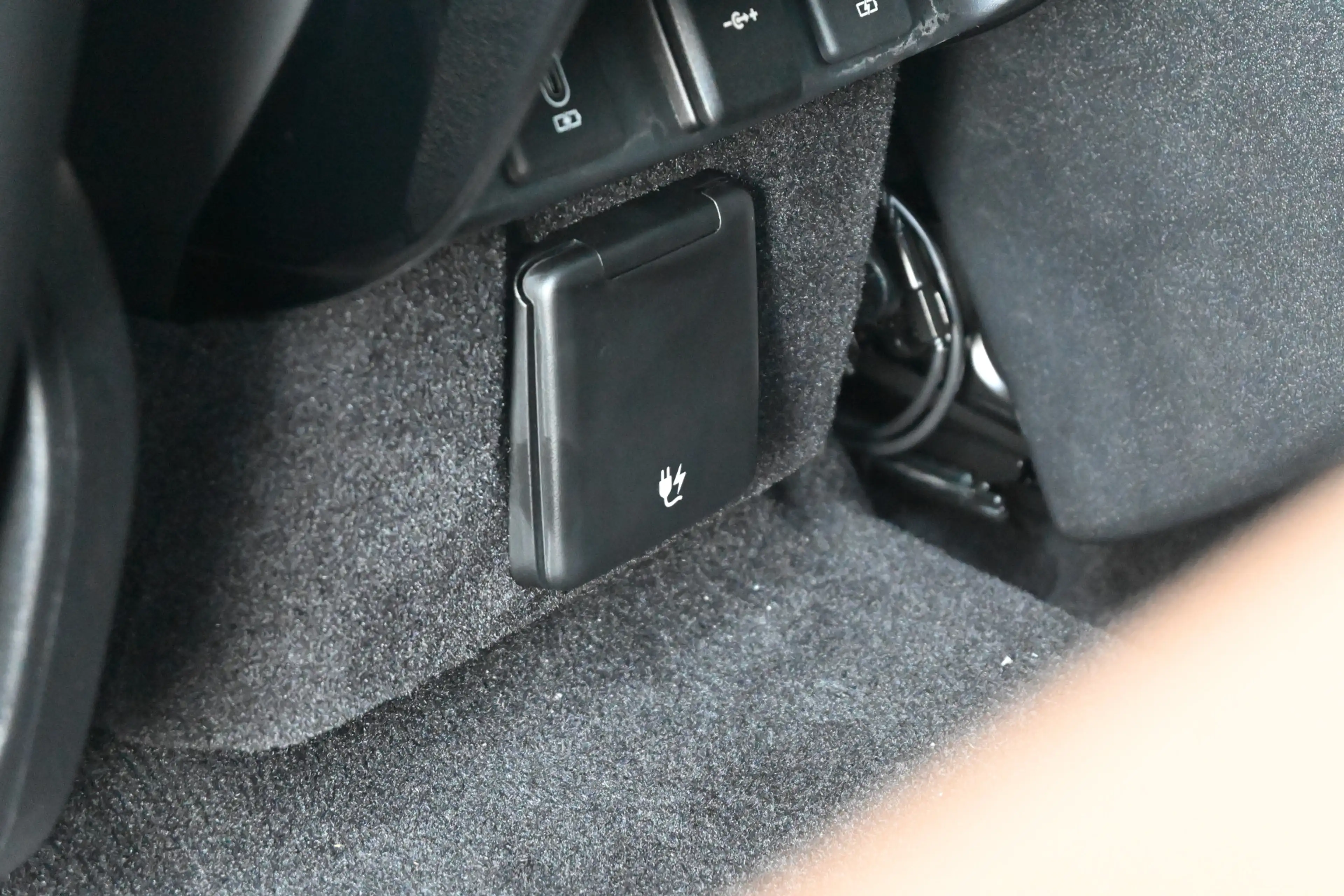 Land Rover Range Rover Sport 3.0 P550e Autobiography Edition PHEV — photo 41