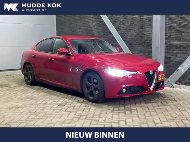 Alfa Romeo Giulia 2.0T Super | Trekhaak | Camera | Leder | Keyless |