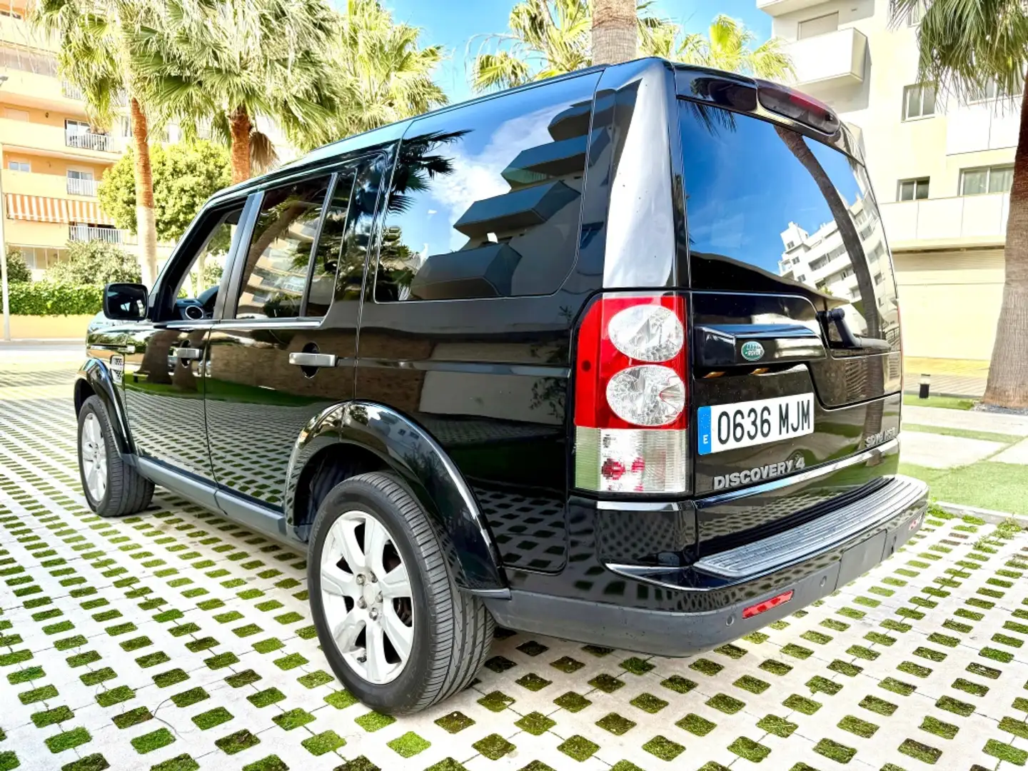 Land Rover Discovery 3.0SDV6 HSE Aut. Negro - 2