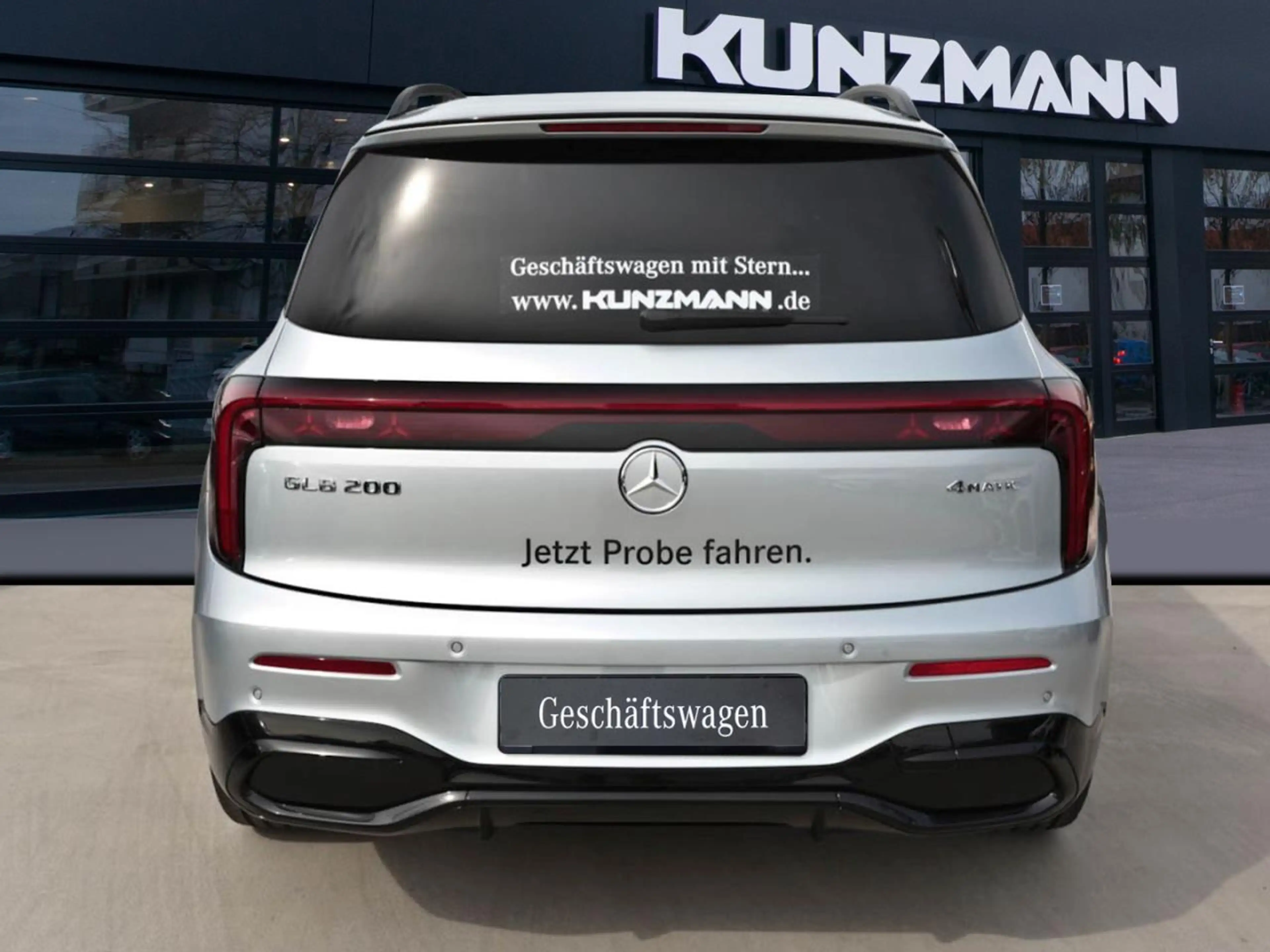 Mercedes-Benz GLB 200 4MATIC AMG Night Panorama Easy-Pack AHK — photo 4