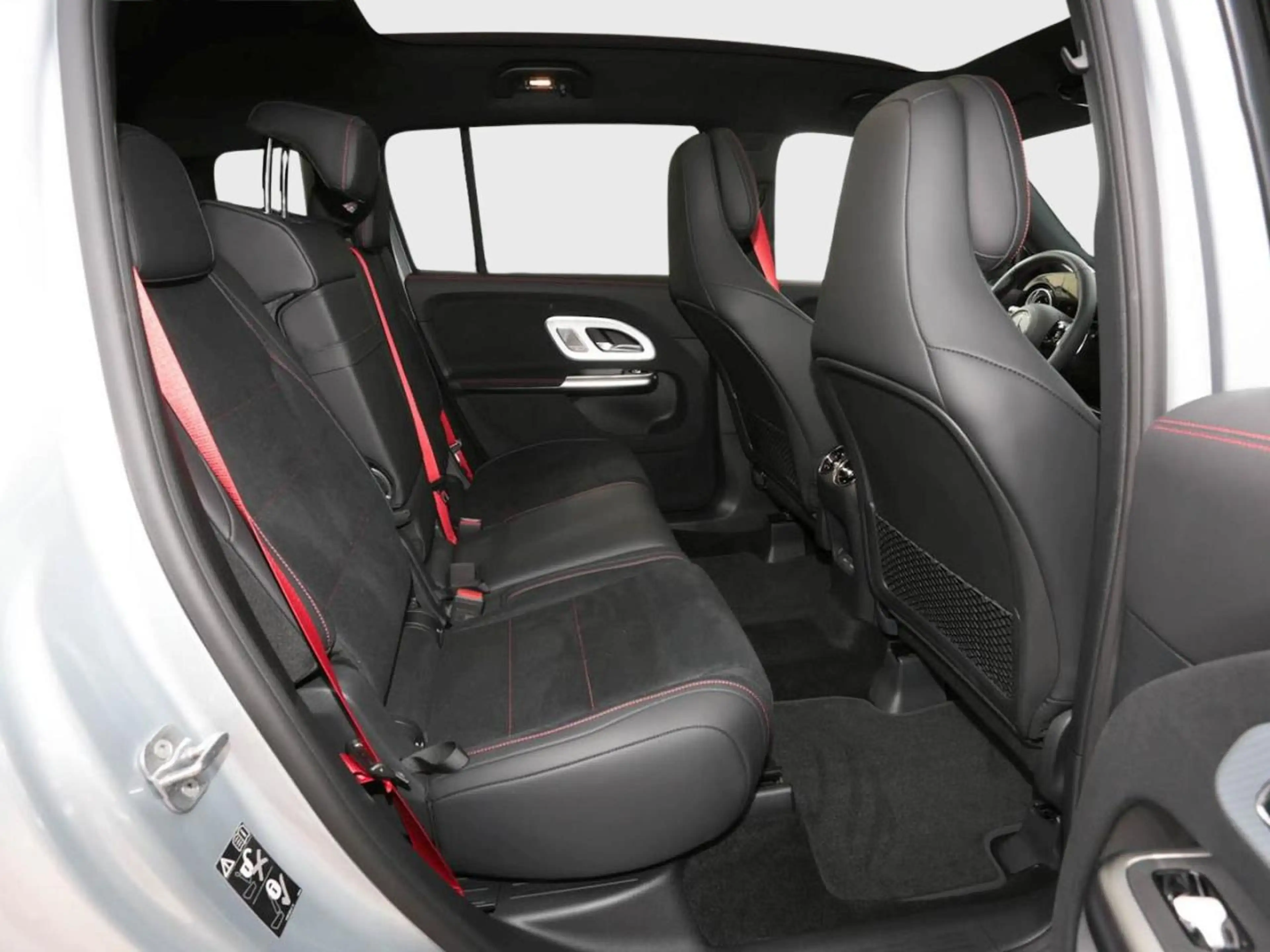 Mercedes-Benz GLB 200 4MATIC AMG Night Panorama Easy-Pack AHK — photo 12