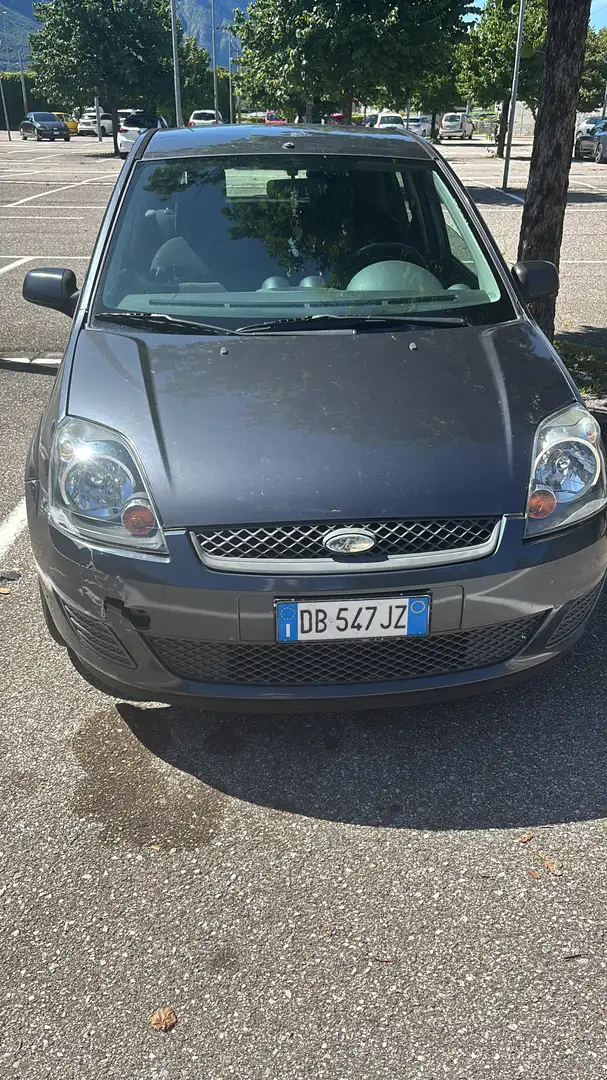 Ford Fiesta Futura - 2