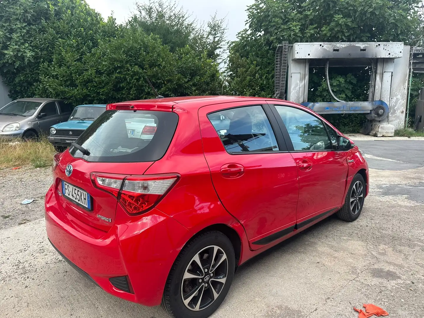 Toyota Yaris 5p 1.3 Active Hybrid Rosso - 2