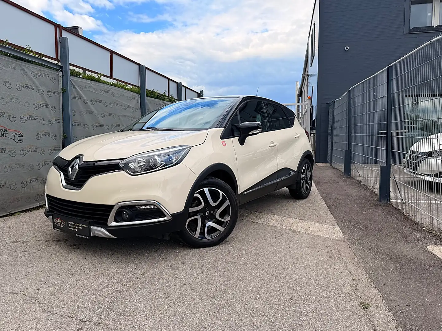 Renault Captur Helly Hansen TCe 120 EDC**ERSTBESITZ**AUTOMATIK... - 2