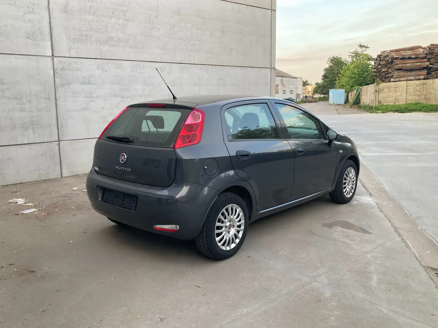 Fiat Grande Punto 1.2benzine 2016 met 77000km*Garantie*NIEUW*EURO 6* Gris - 1