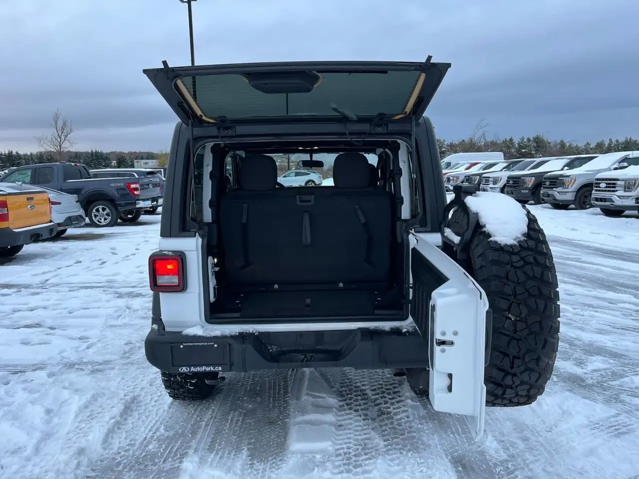 Jeep Wrangler снимка Jeep Wrangler