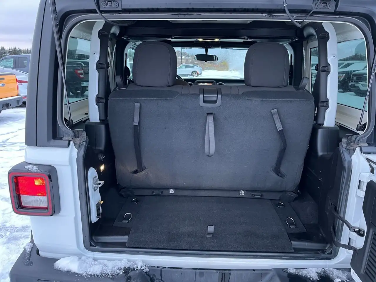 Jeep Wrangler снимка Jeep Wrangler