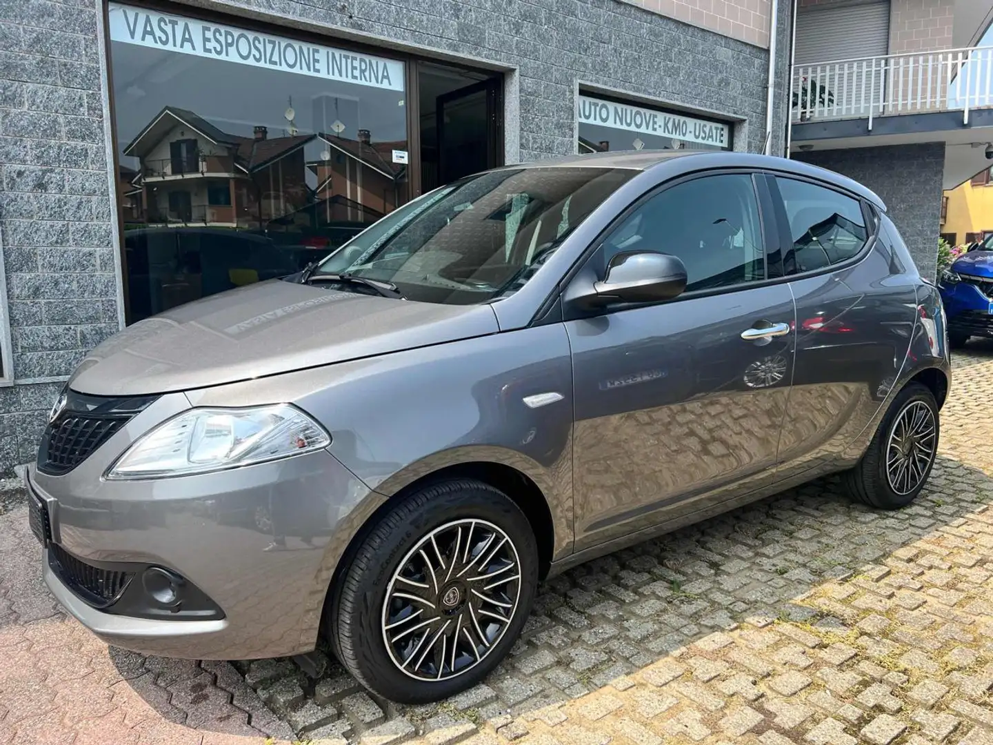 Lancia Ypsilon 1.0 FireFly 5 porte S&S Hybrid Gold Grigio - 1