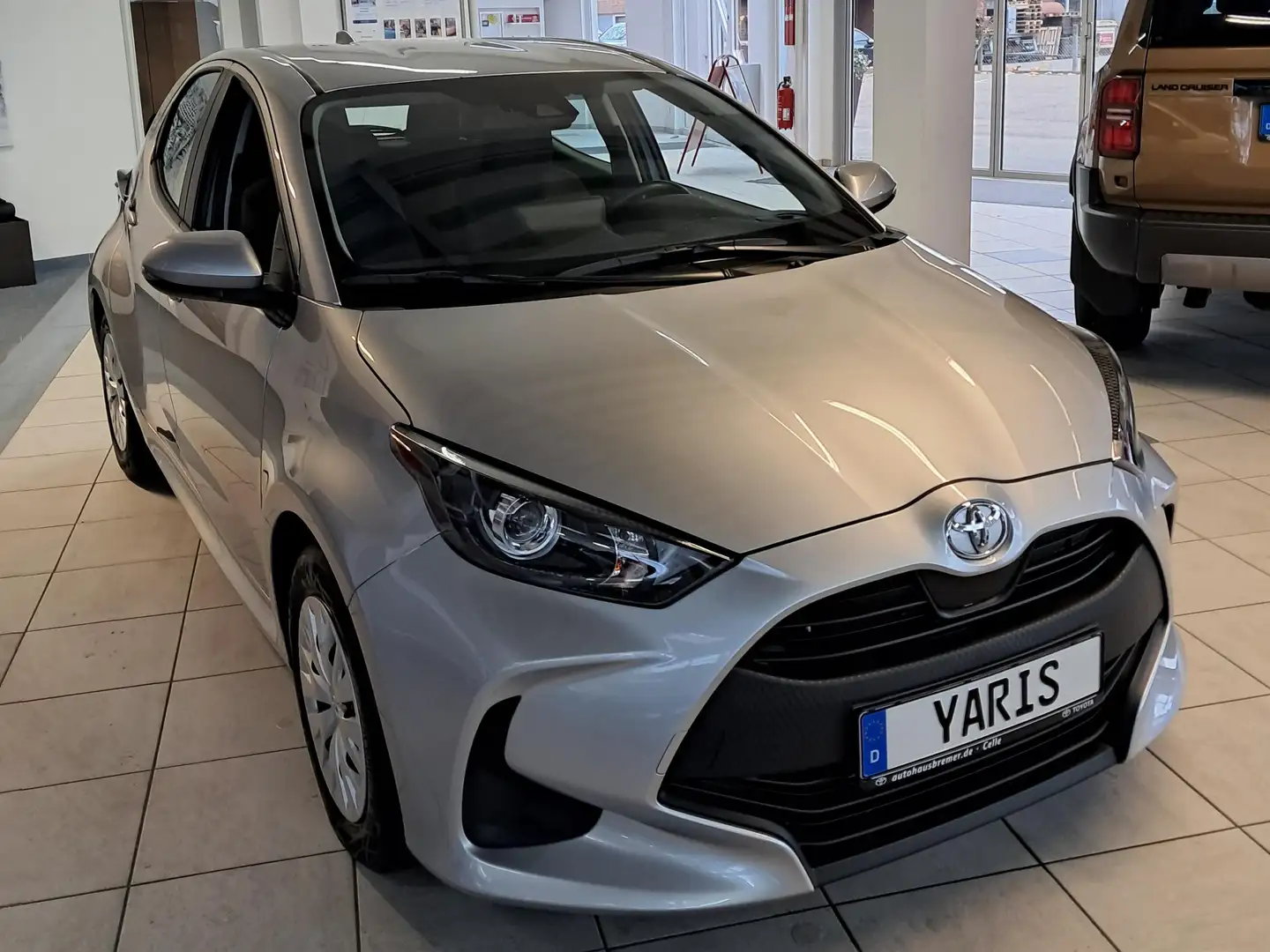 Toyota Yaris Yaris 5-Türer 1.0 VVT-i Comfort Silber - 2