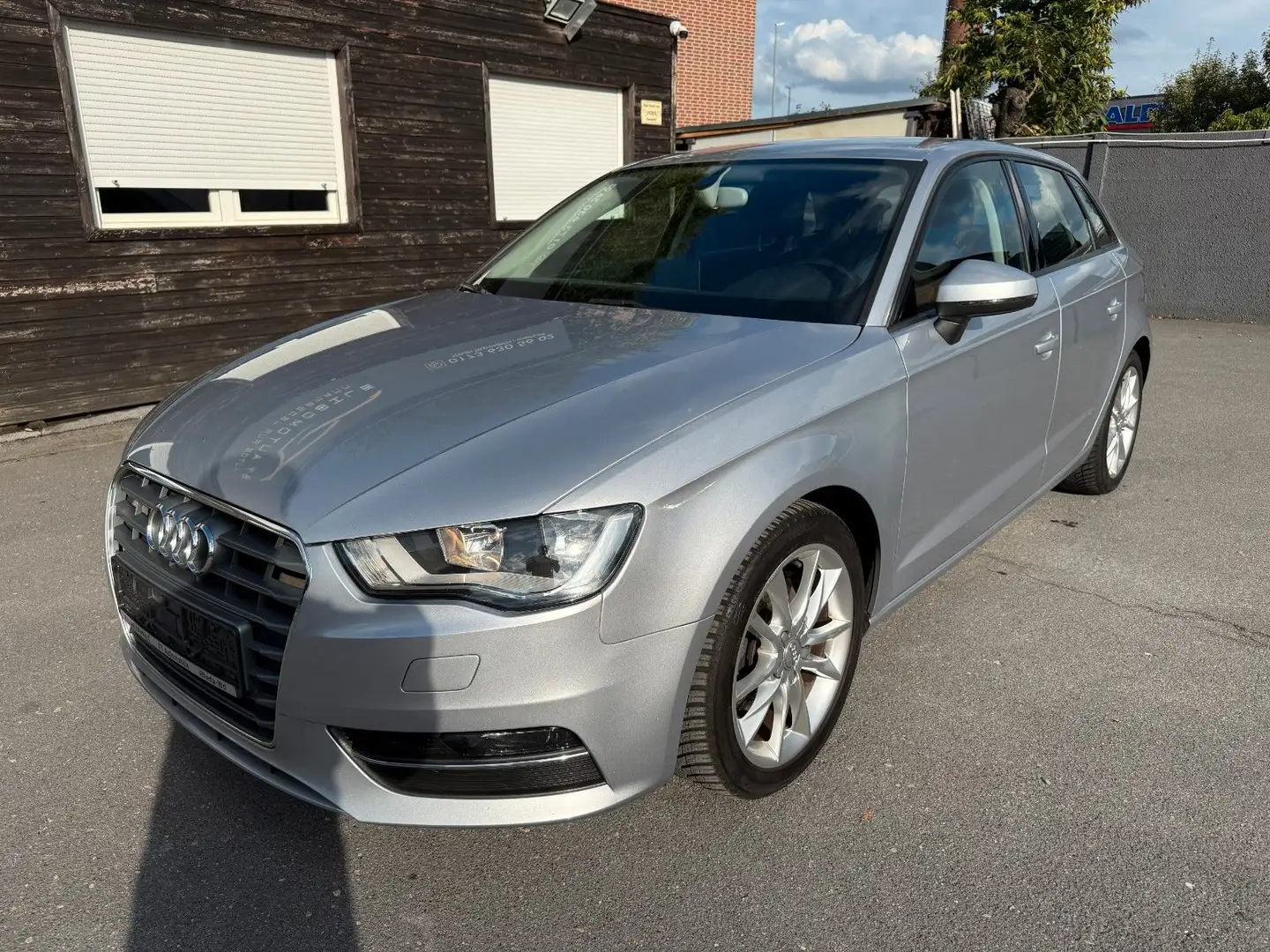 Audi A3 Sportback 2.0 TDI Ambition NAVI*KLIMA*STZHZG Silber - 1