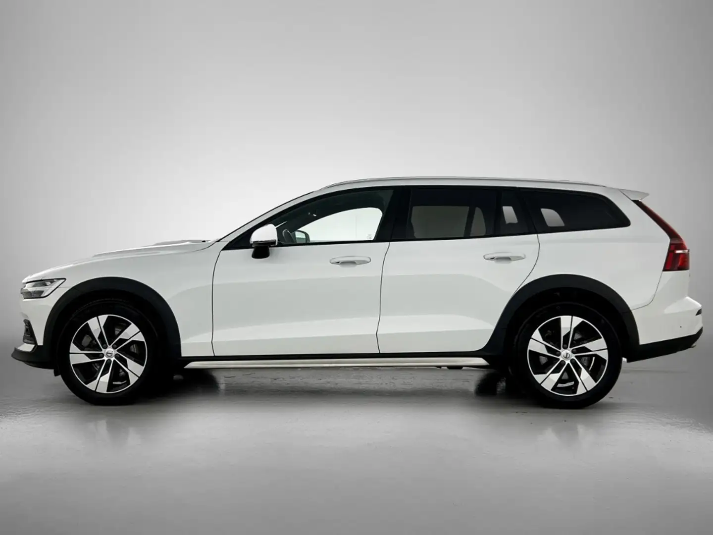 Volvo V60 Cross Country B5 AWD Pro | Stoelverkoeling | Camera | BLIS | Pil Blanc - 2