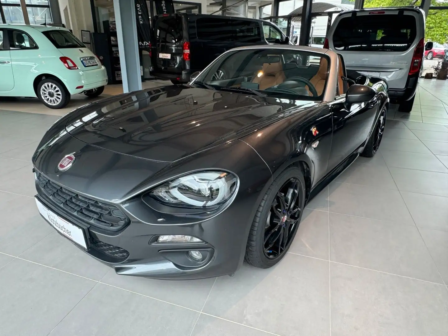 Fiat 124 Spider Lusso Grijs - 1
