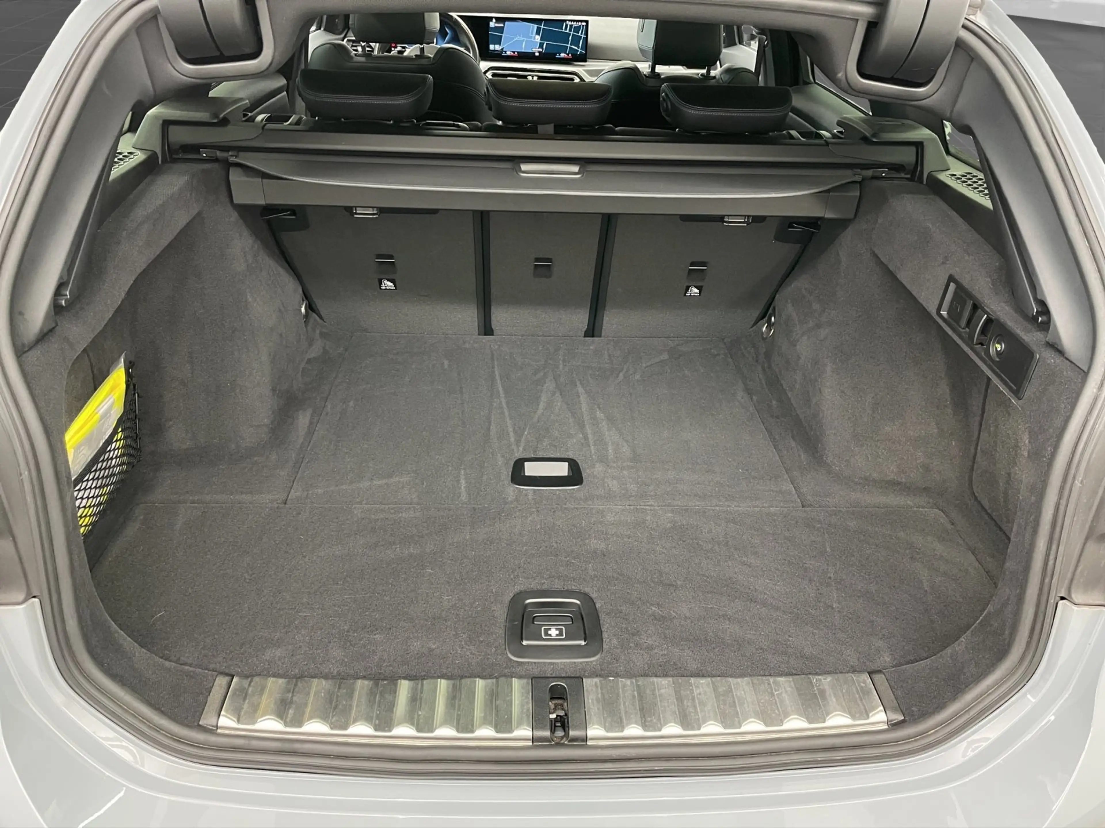 BMW 330 i xDrive Touring — photo 14