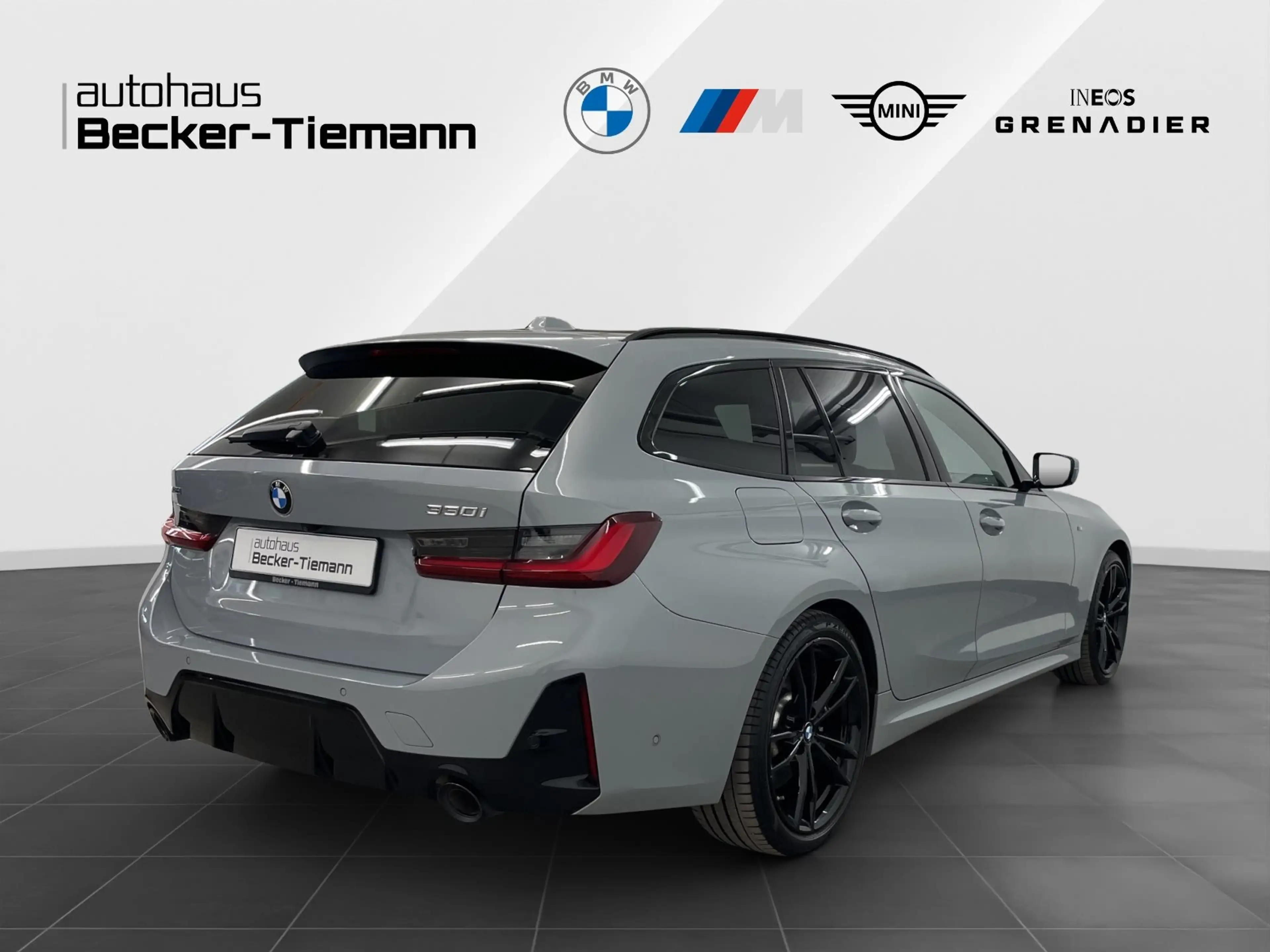 BMW 330 i xDrive Touring — photo 6