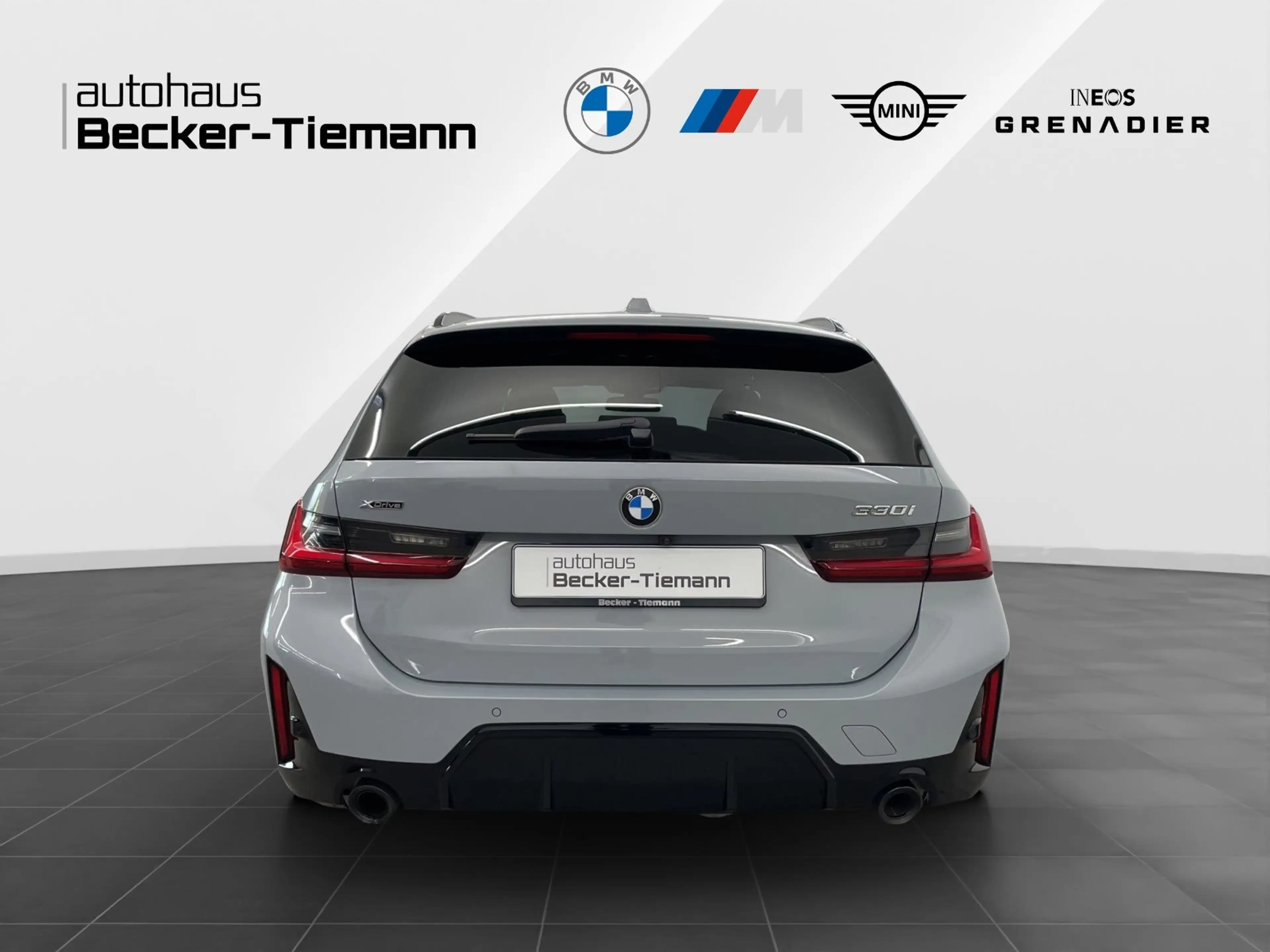 BMW 330 i xDrive Touring — photo 5