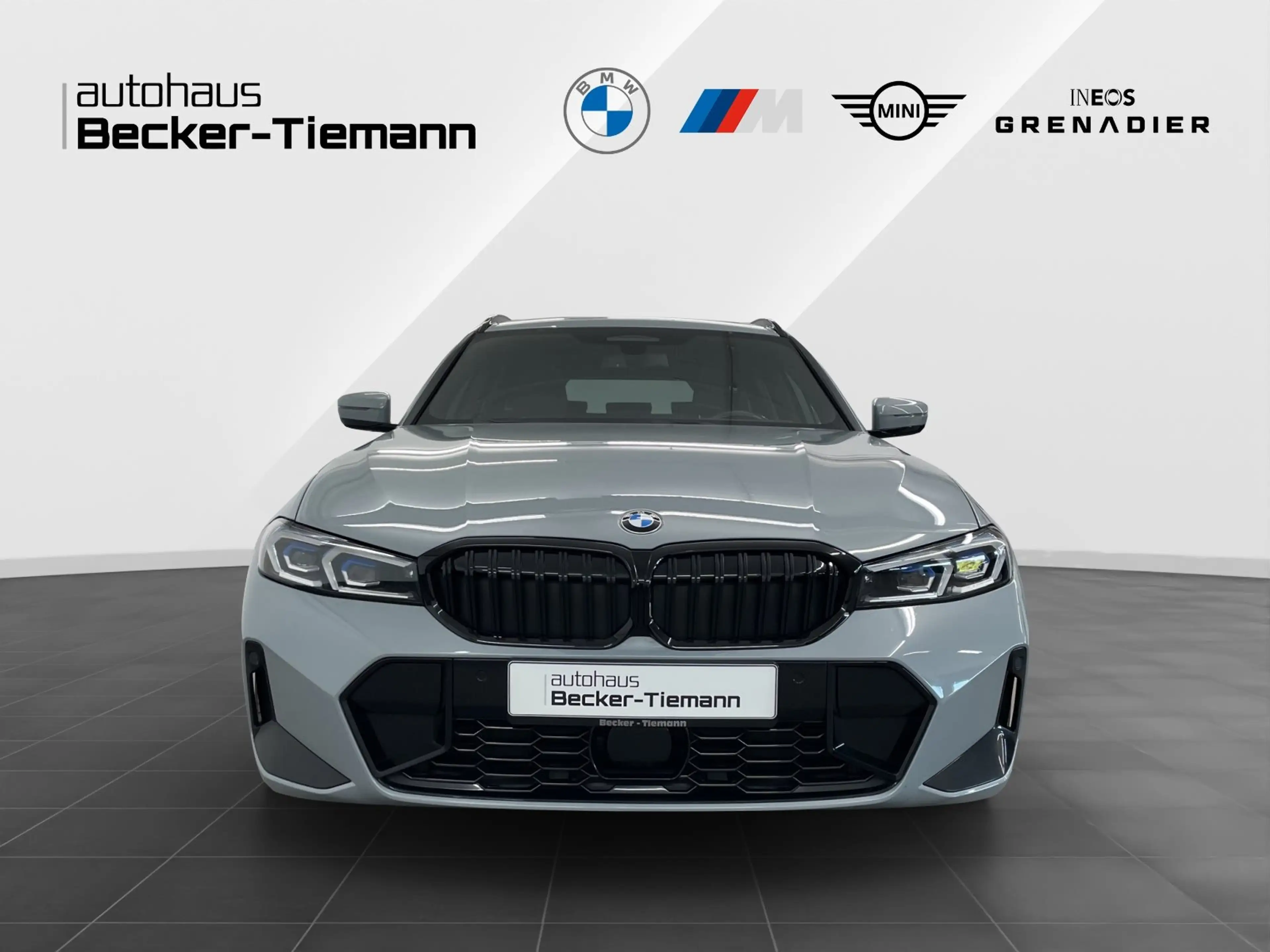 BMW 330 i xDrive Touring — photo 2