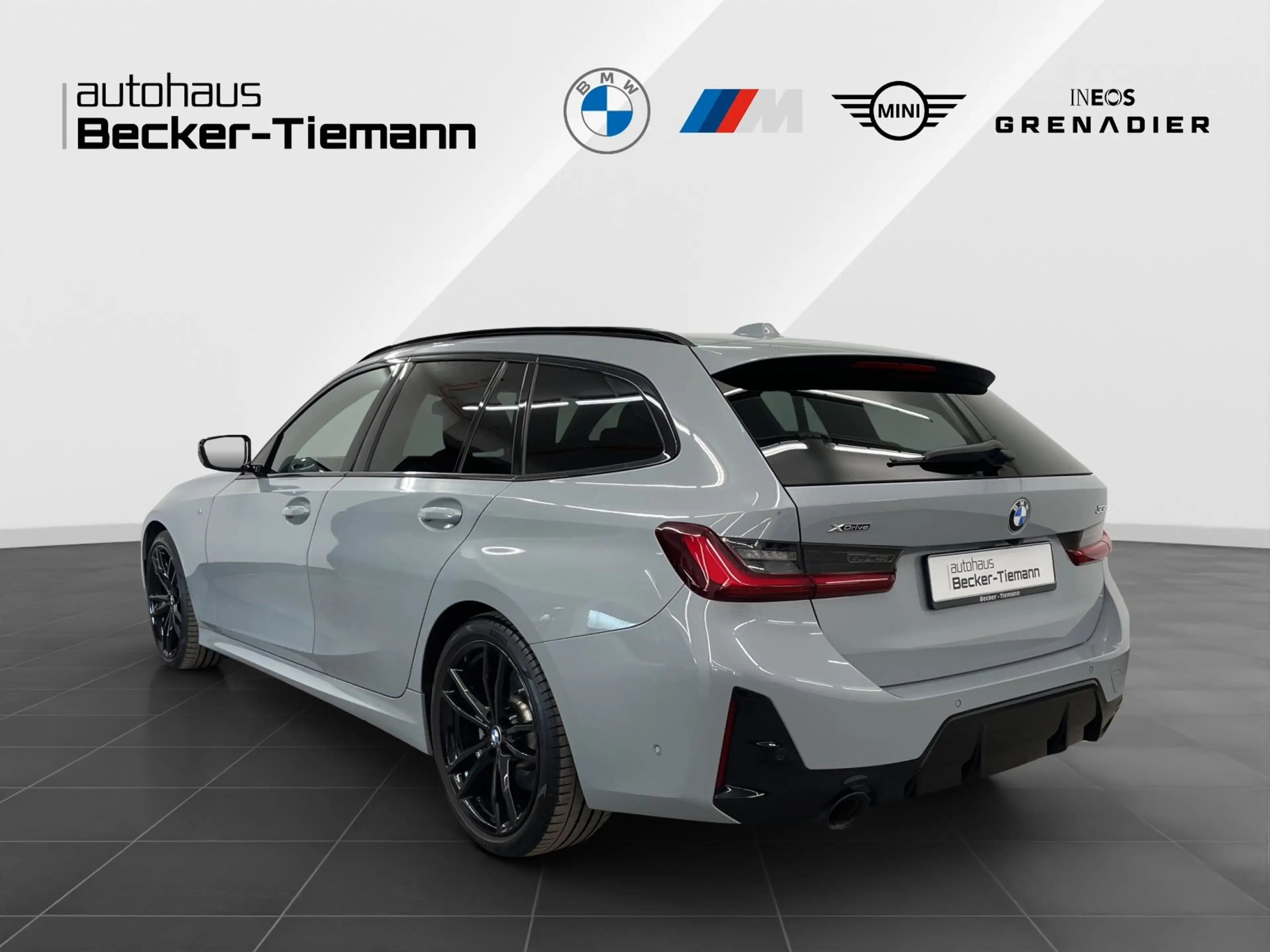 BMW 330 i xDrive Touring — photo 4