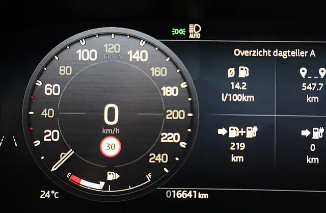 Land Rover Defender view 28