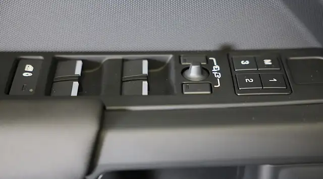Land Rover Defender view 11