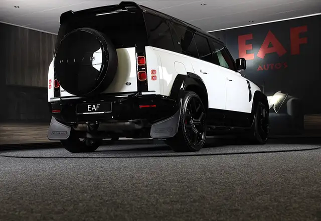 Land Rover Defender view 5