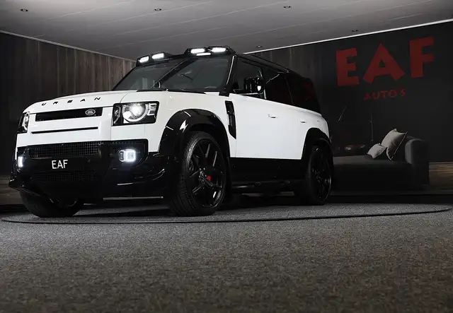 Land Rover Defender view 4