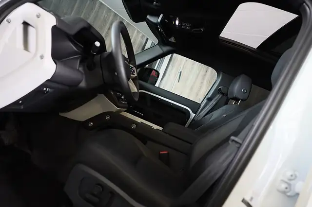 Land Rover Defender view 9