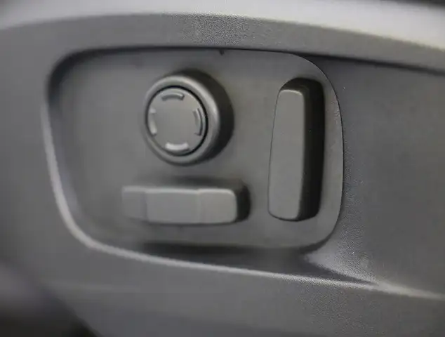 Land Rover Defender view 17