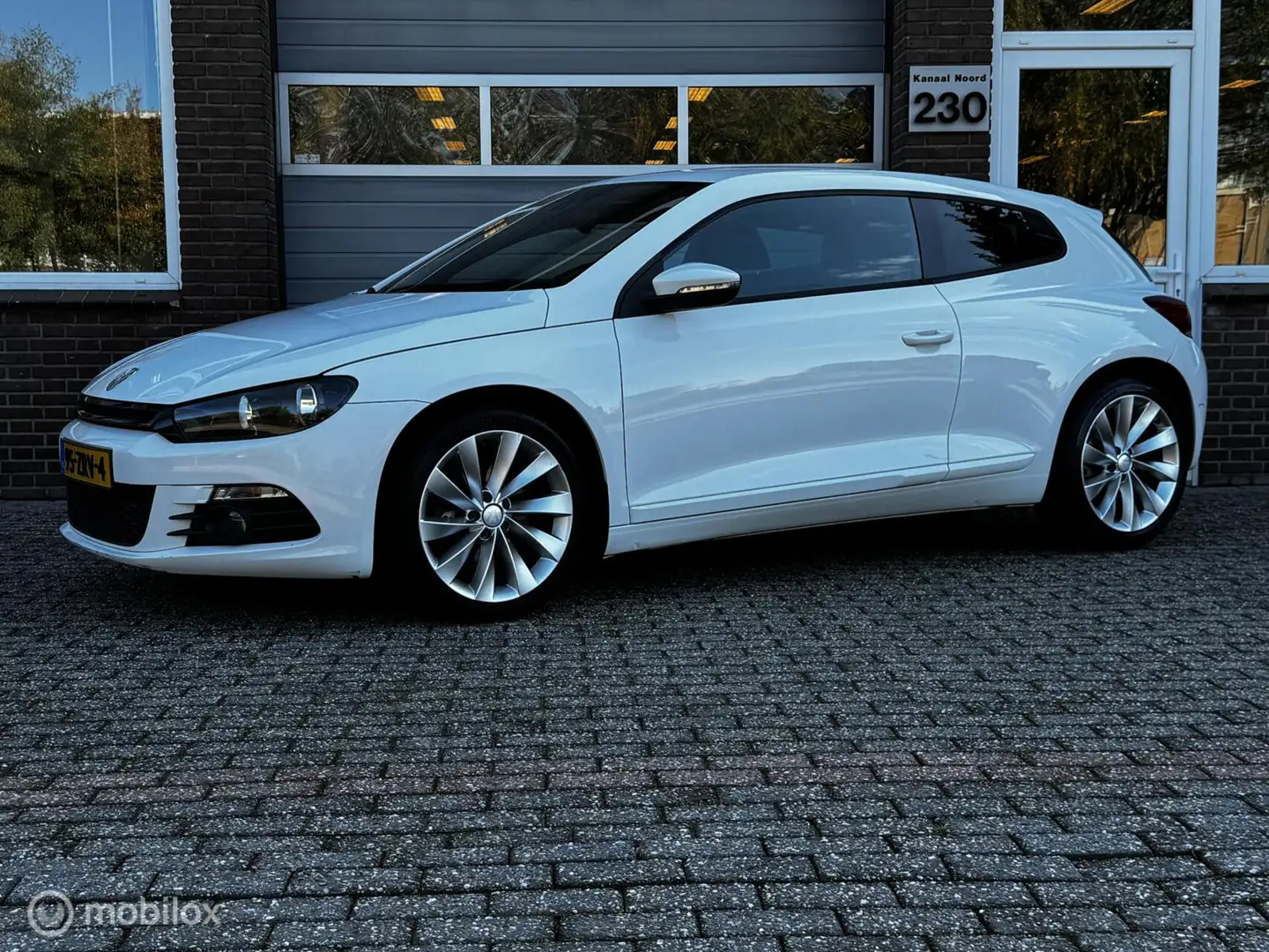 Volkswagen Scirocco 2.0 TSI Highline ECC-AIRCO/MFSTUUR/LEDER Wit - 1