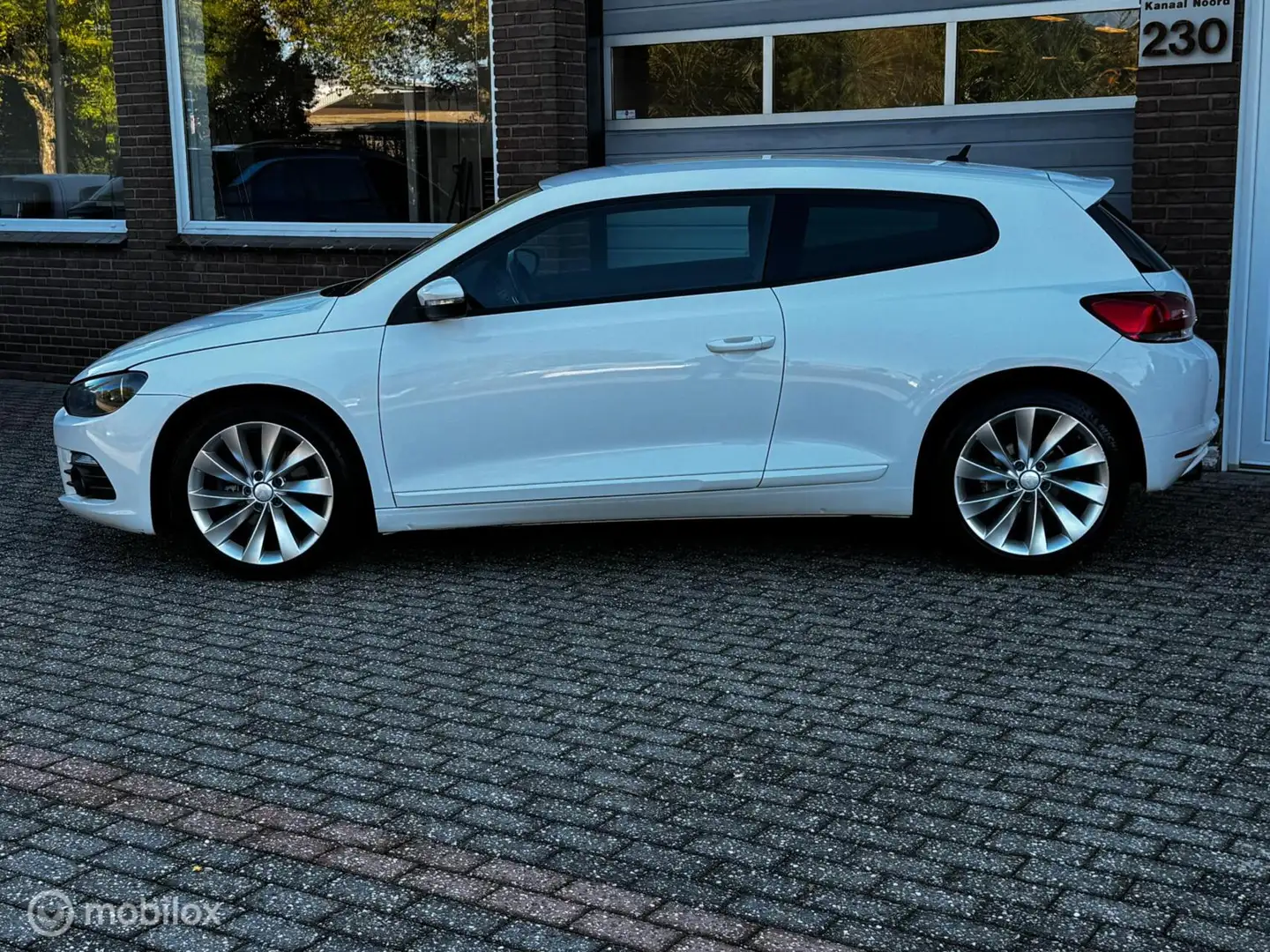 Volkswagen Scirocco 2.0 TSI Highline ECC-AIRCO/MFSTUUR/LEDER Wit - 2