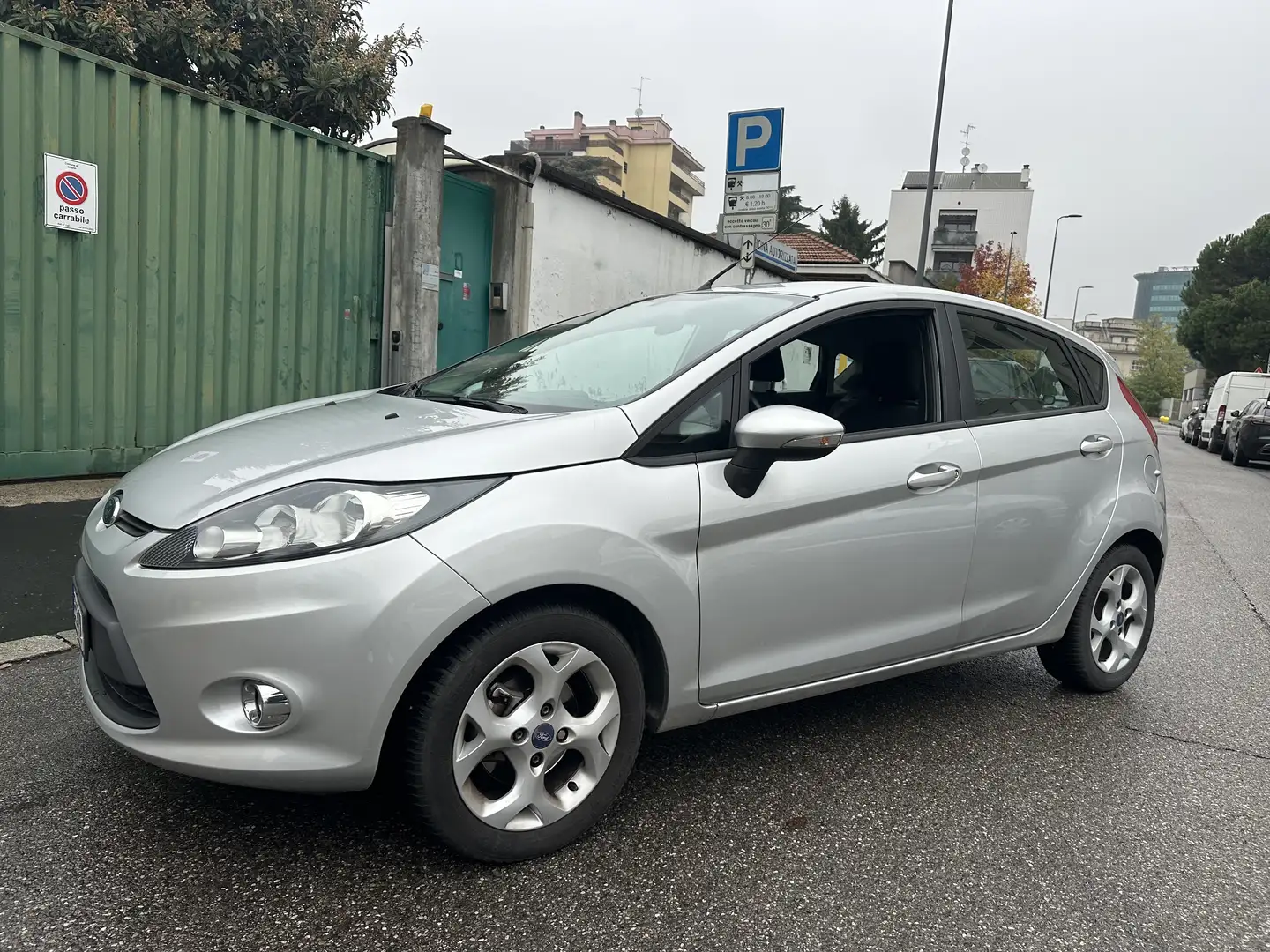 Ford Fiesta 5p 1.4 16v Titanium Business Gpl - ok neopatentati - 1