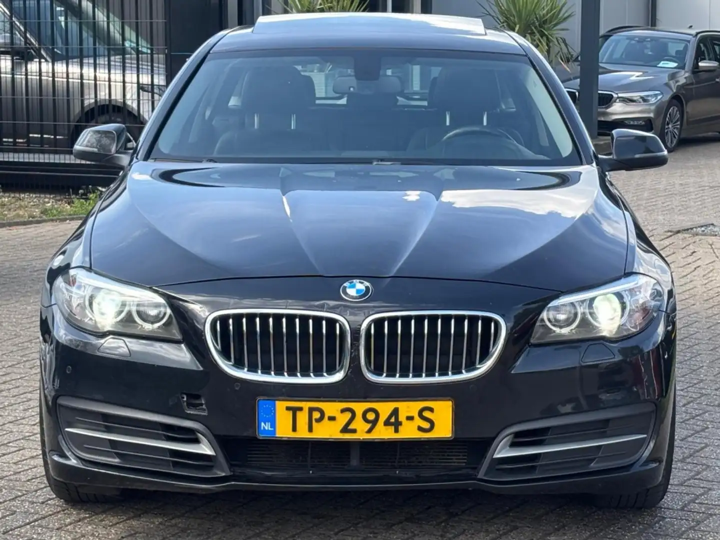 BMW 525 5-serie Touring 525D High Exe Luxury 2014 Panorama Zwart - 2