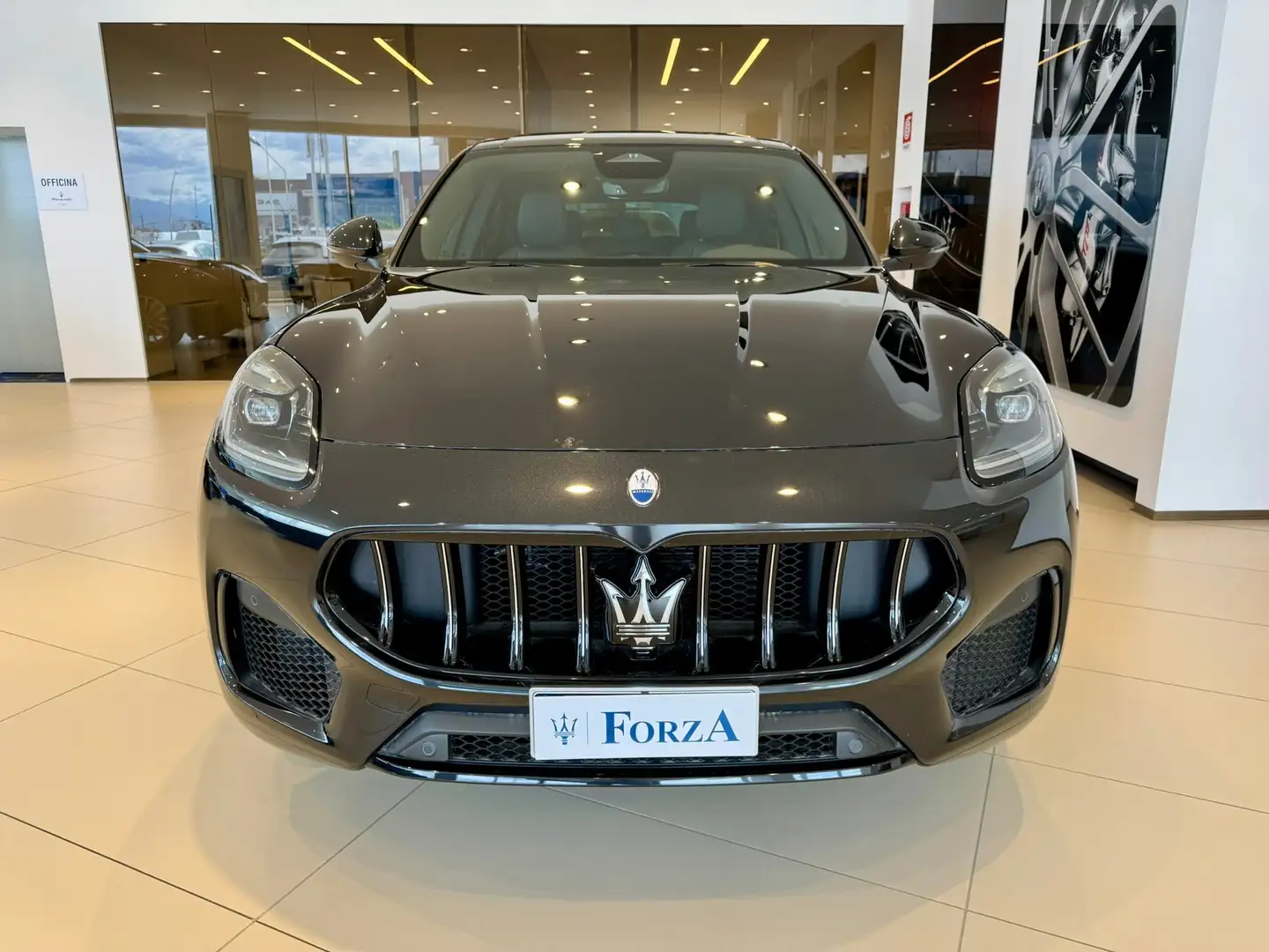Maserati Grecale 2.0 mhev GT 250cv , Sport pack , C.21", Tetto apr. Schwarz - 2