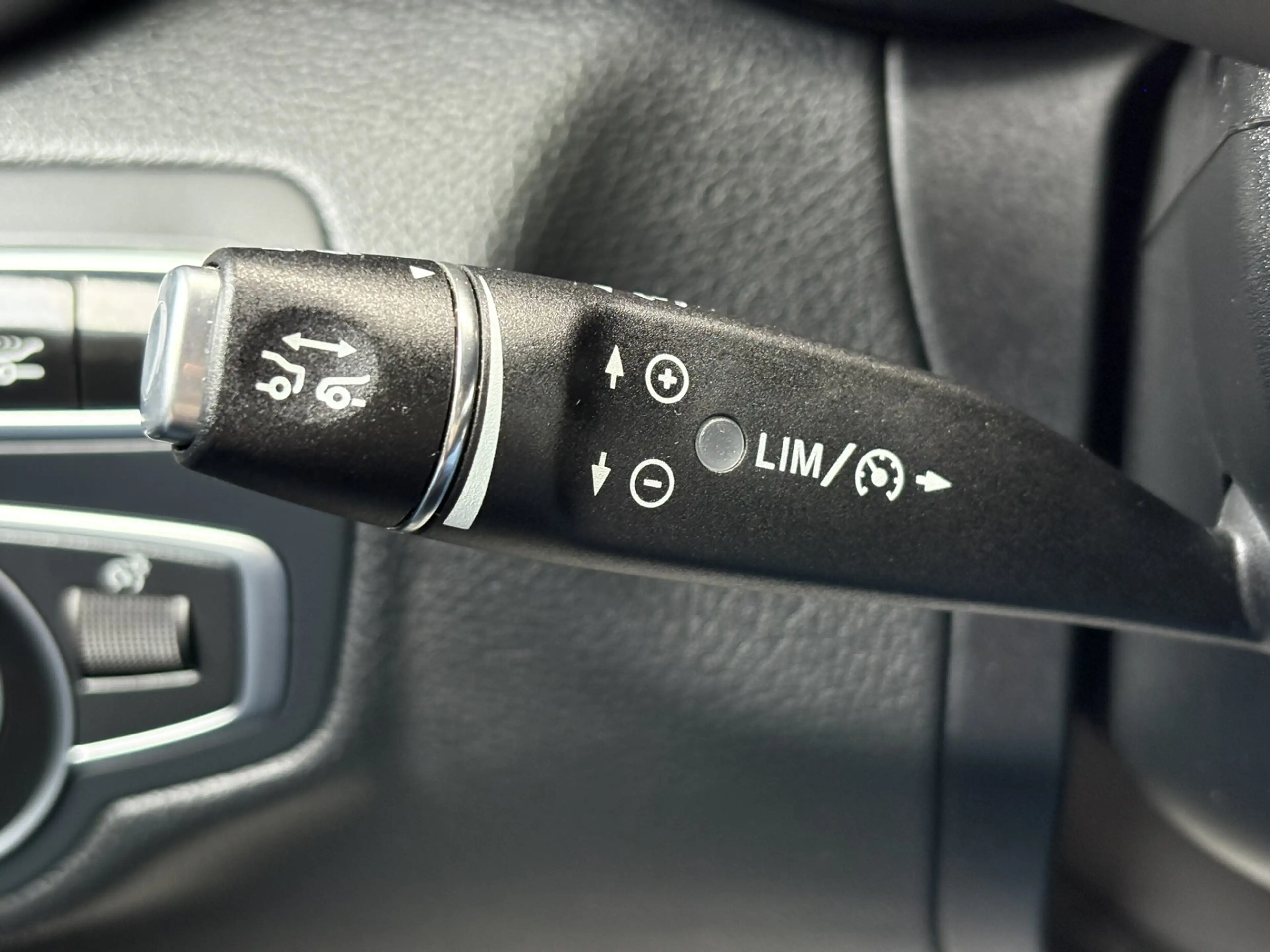 Mercedes-Benz C 250 HUD / 360 / ACC / Navi / Pano — photo 19