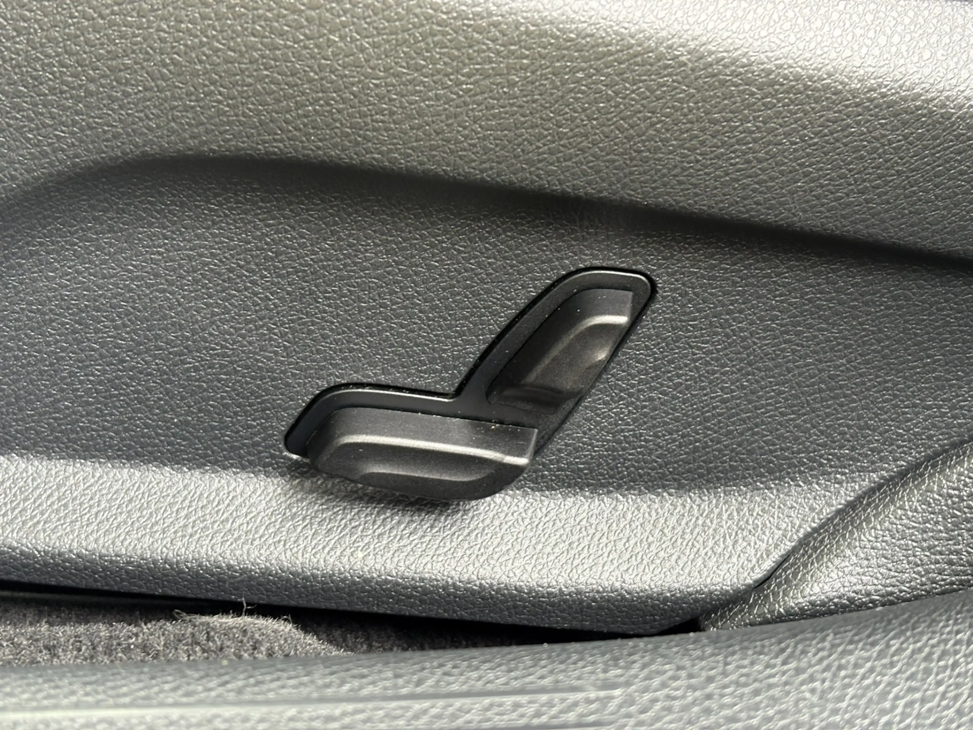 Mercedes-Benz C 250 HUD / 360 / ACC / Navi / Pano — photo 16