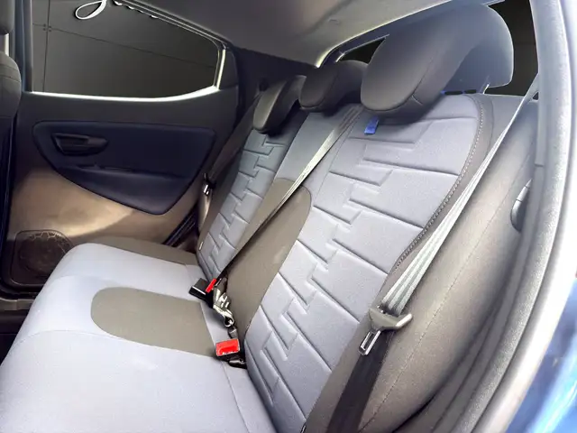 Lancia Ypsilon view 9