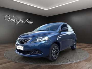 Ypsilon 1.2 Hybrid Oro 70cv + Cerchi in lega + Apple CarPlay