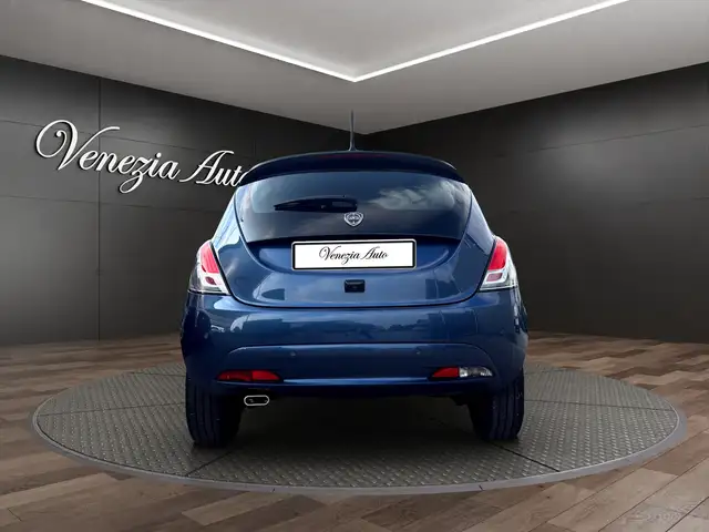 Lancia Ypsilon view 5