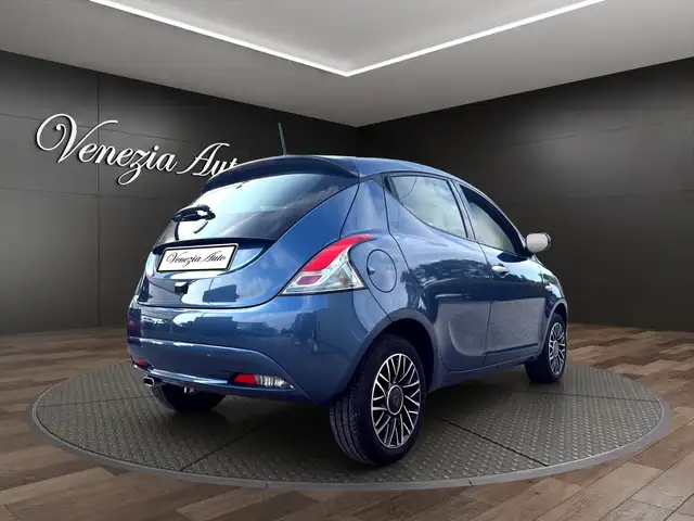 Lancia Ypsilon view 4