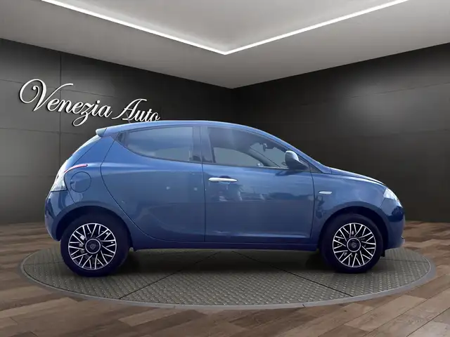 Lancia Ypsilon view 12