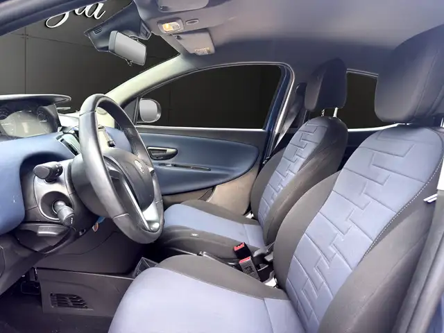 Lancia Ypsilon view 7