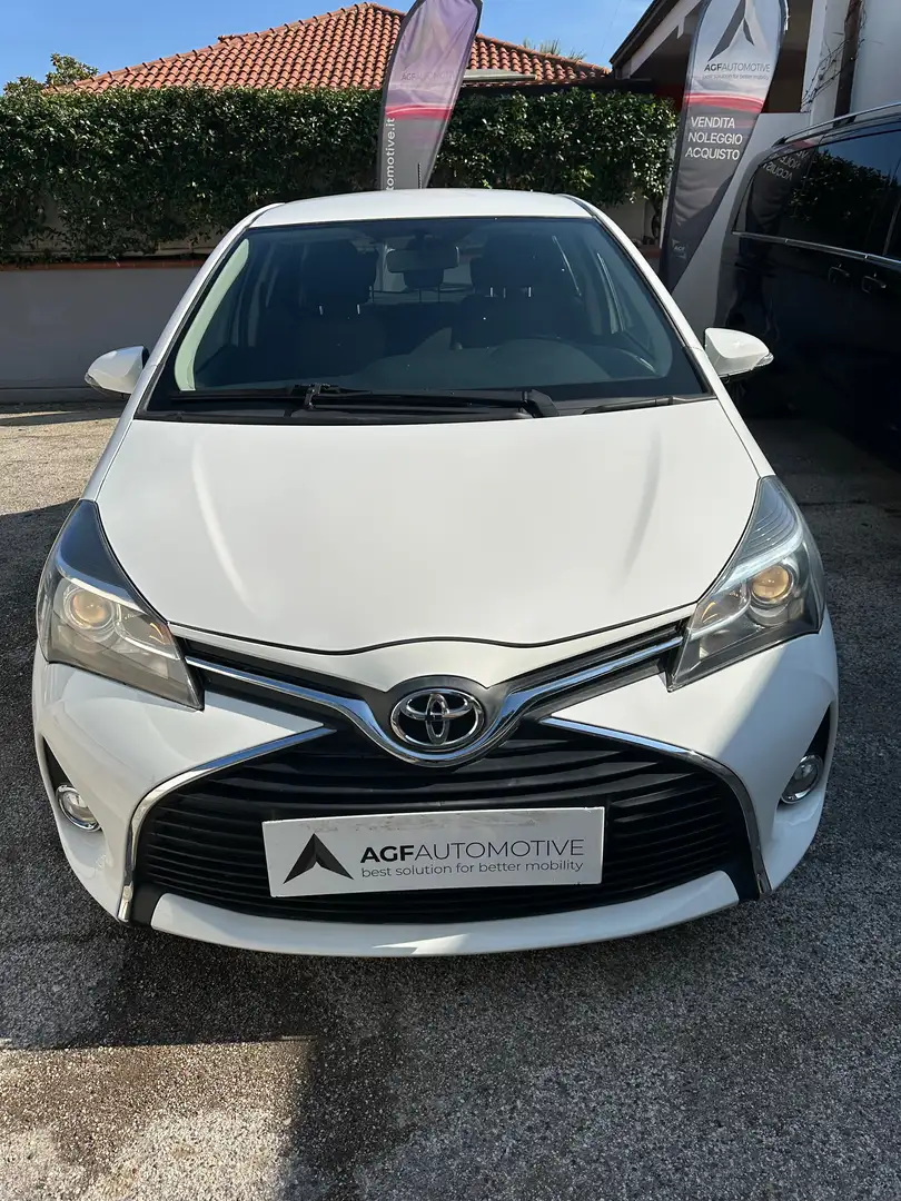 Toyota Yaris Yaris III 2015 5p 1.4 d-4d Active E6 Blanco - 1