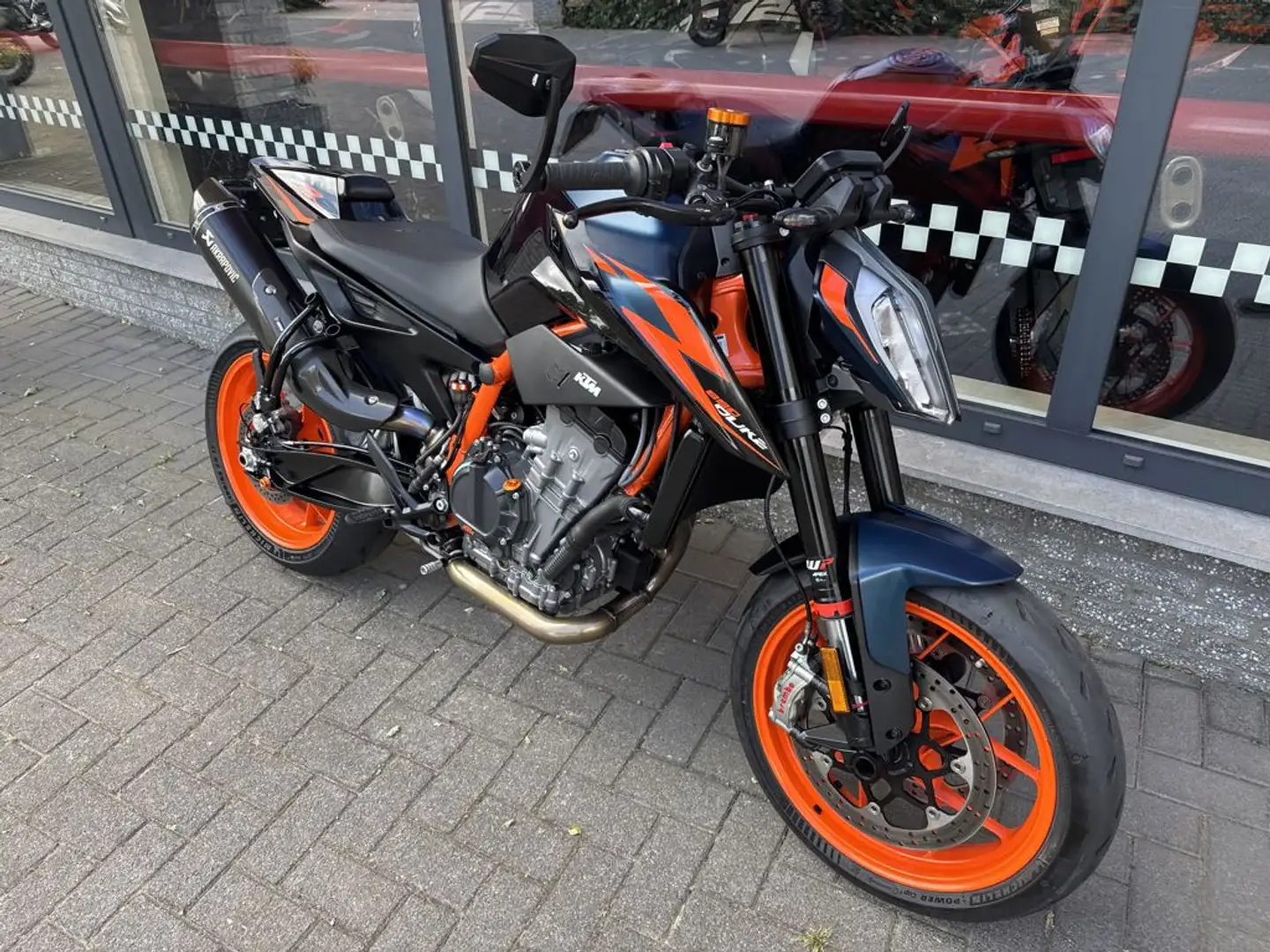 KTM 890 Duke R - 2