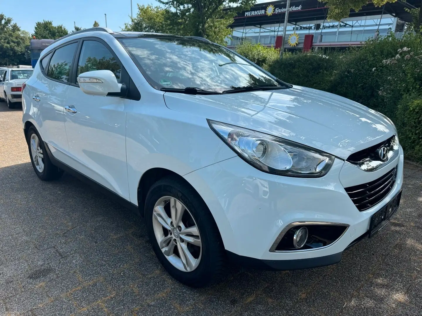 Hyundai iX35 Premium 4WD *NAVI*LEDER*PANORAMA* Weiß - 1