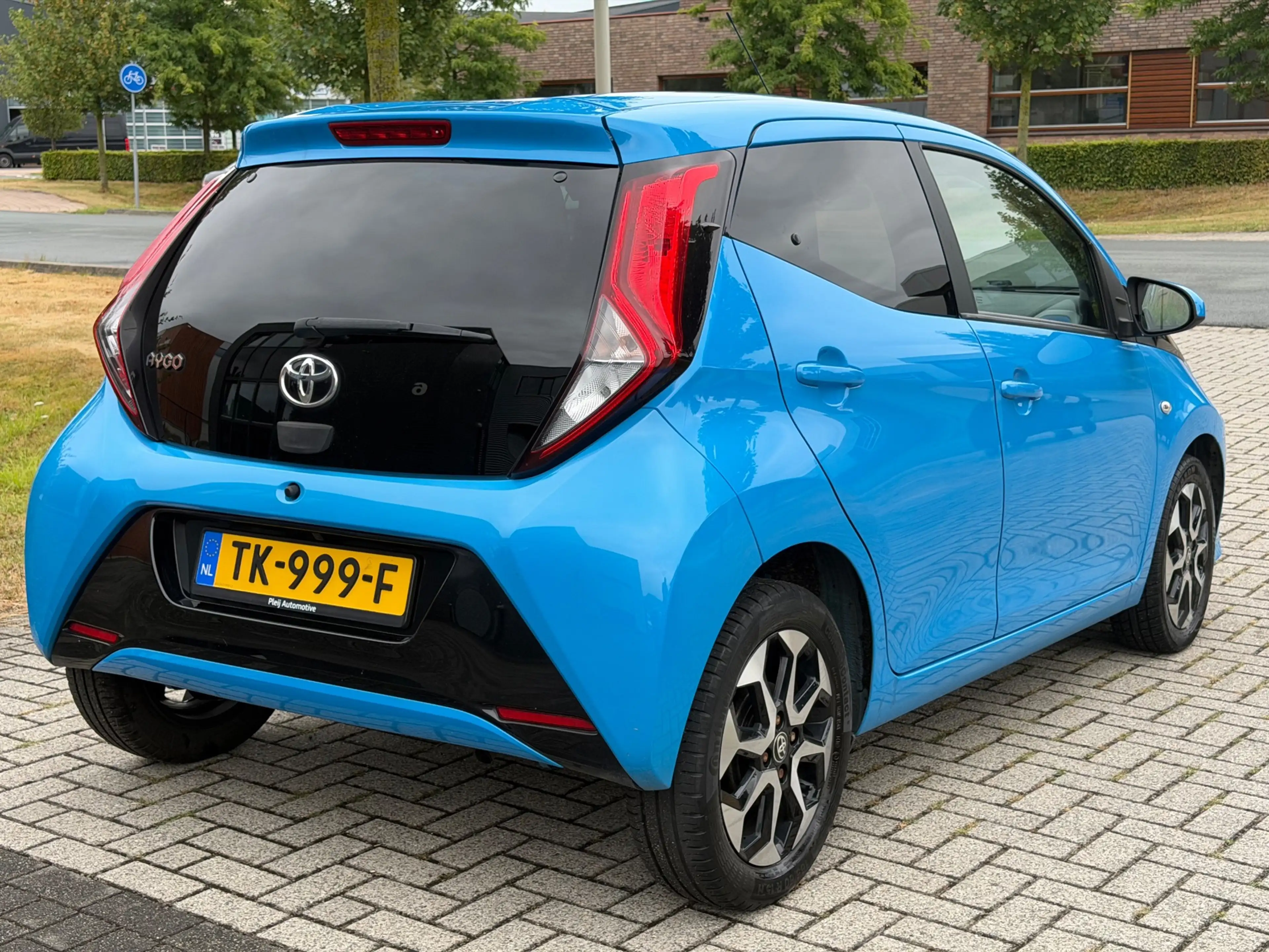 Toyota Aygo 1.0 VVT-i x-clusiv — photo 16