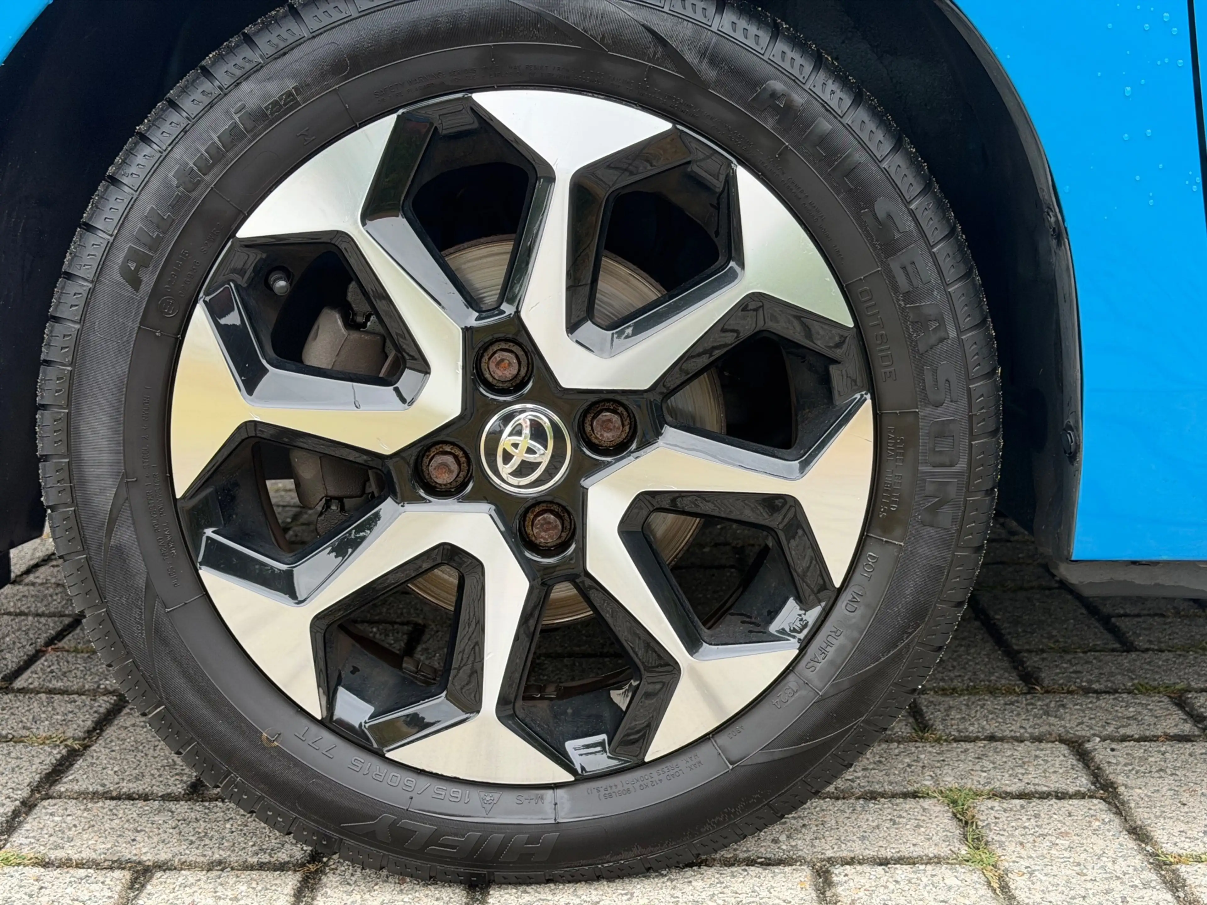 Toyota Aygo 1.0 VVT-i x-clusiv — photo 2