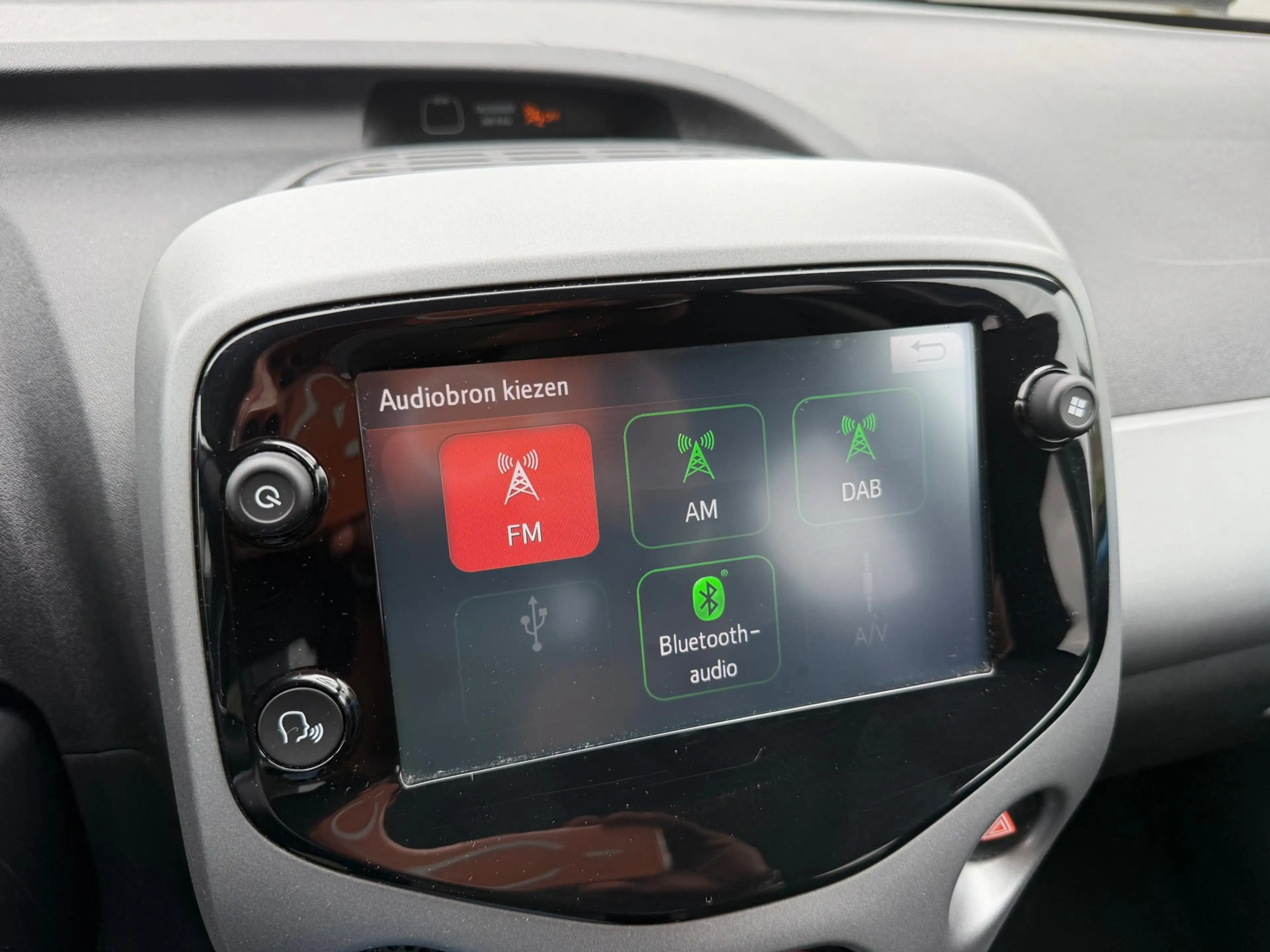 Toyota Aygo 1.0 VVT-i x-clusiv — photo 8