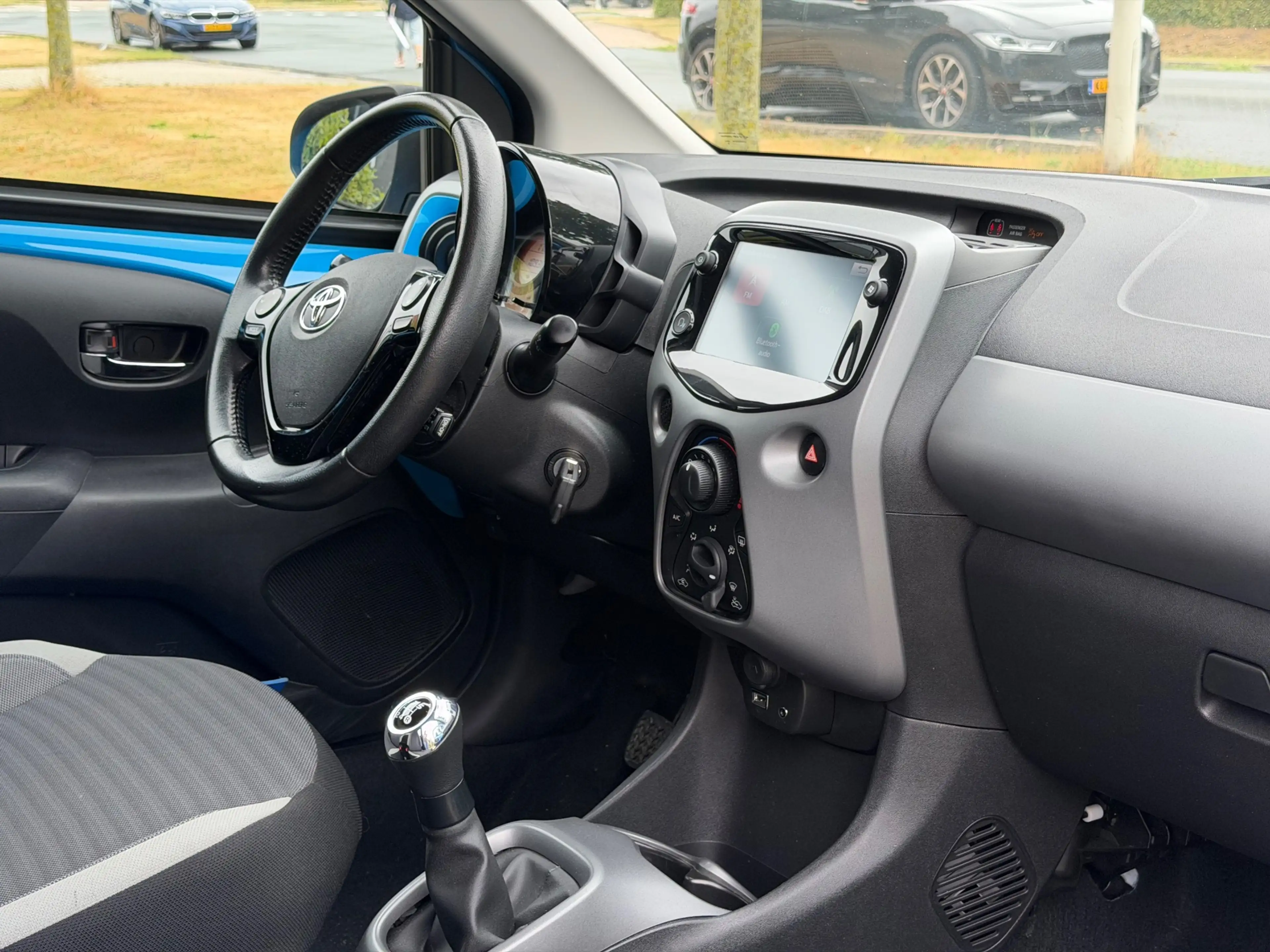 Toyota Aygo 1.0 VVT-i x-clusiv — photo 13