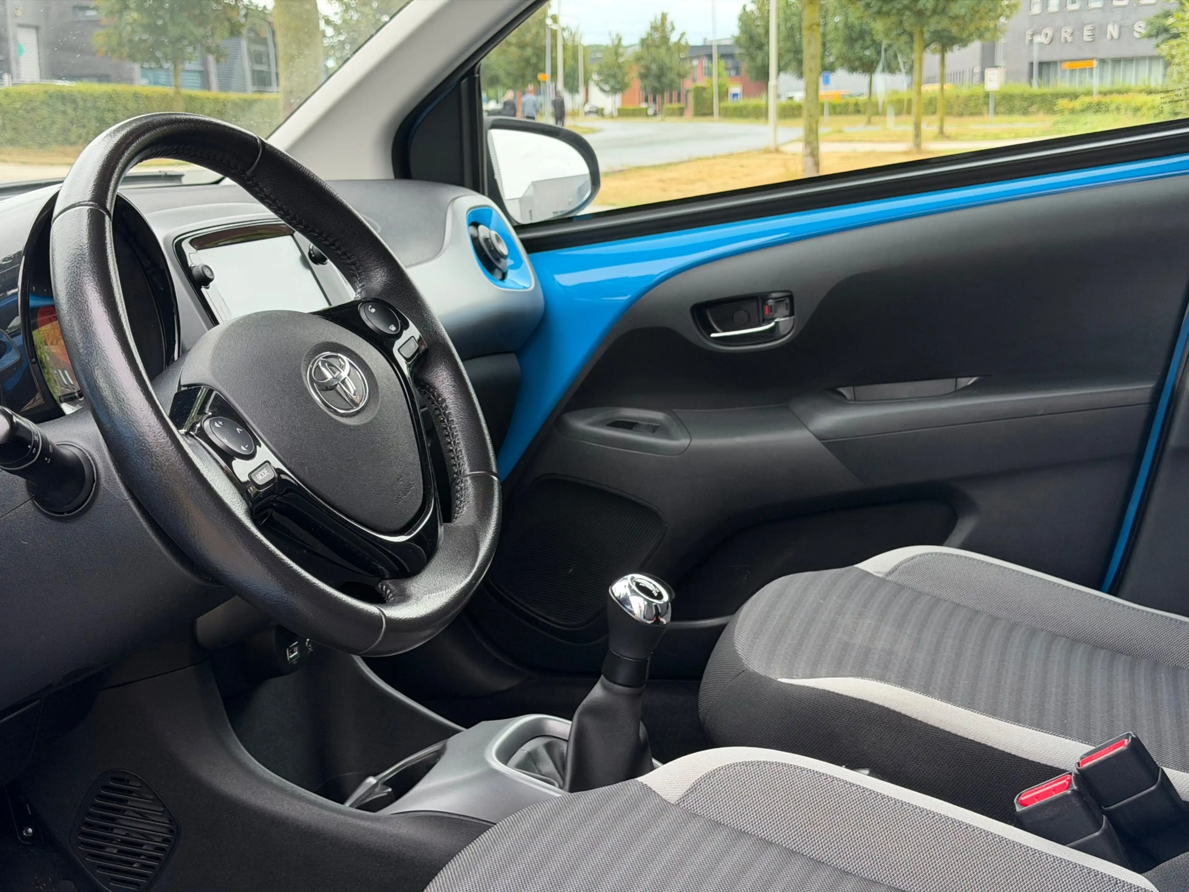 Toyota Aygo 1.0 VVT-i x-clusiv — photo 3