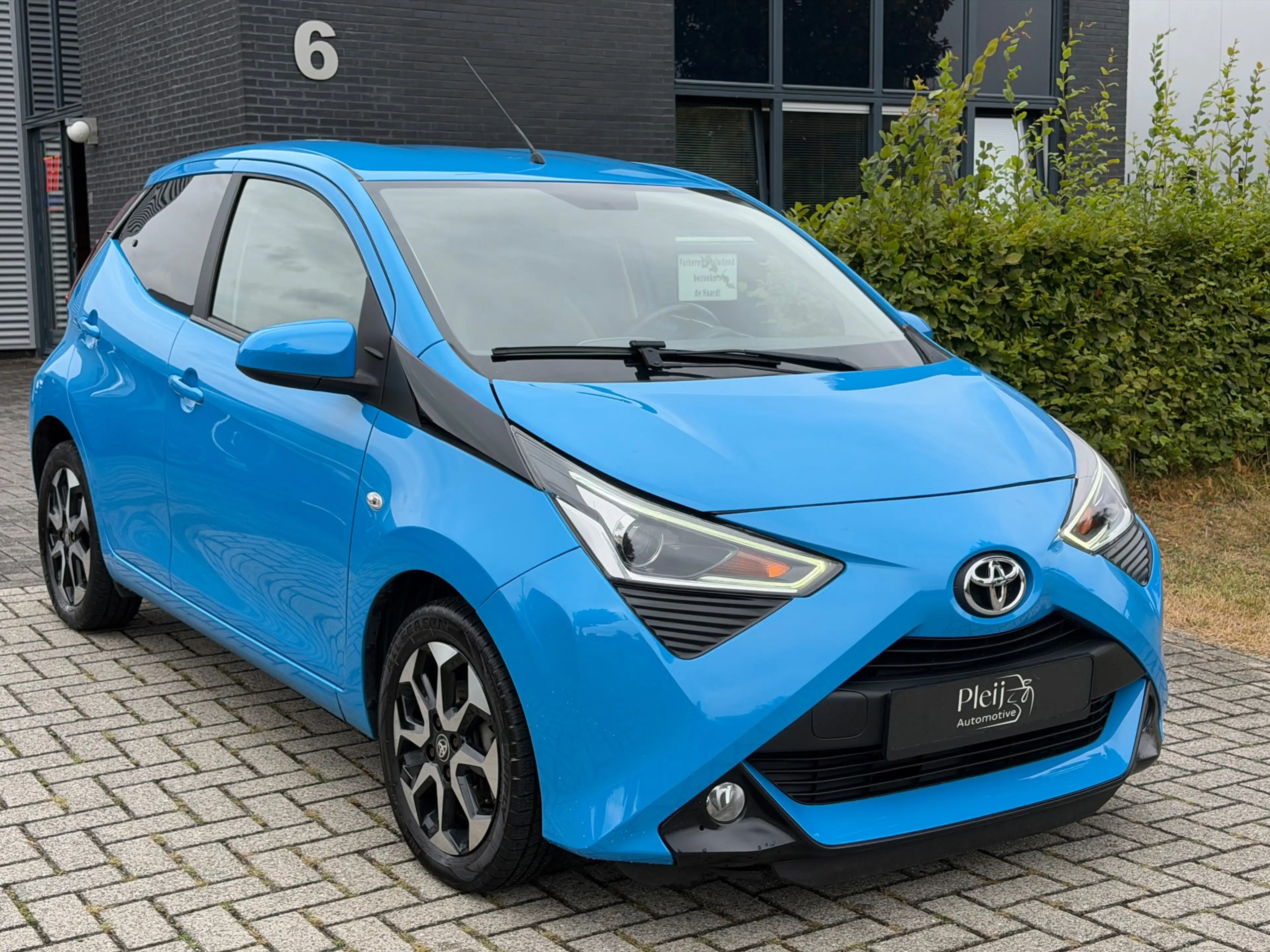 Toyota Aygo 1.0 VVT-i x-clusiv — photo 12